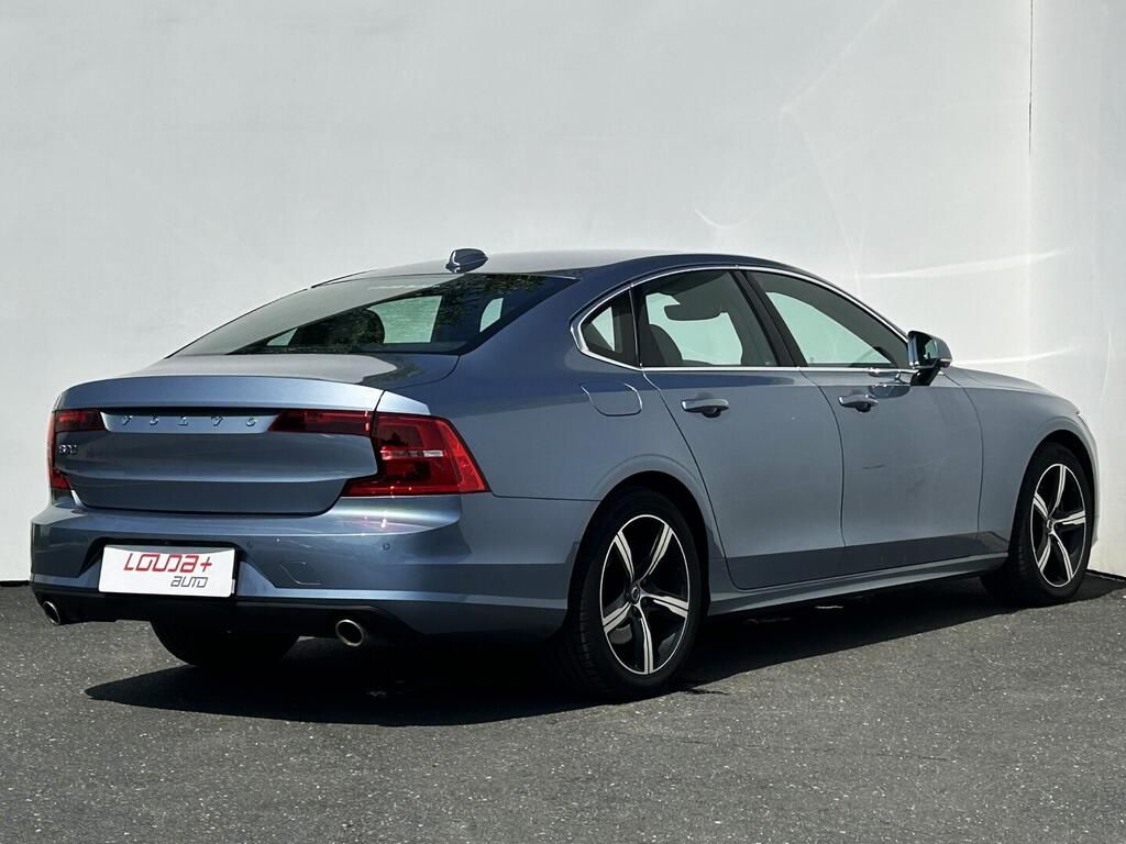 Volvo S90, Momentum Pro 2.0 D5 173 kW - fotka 2