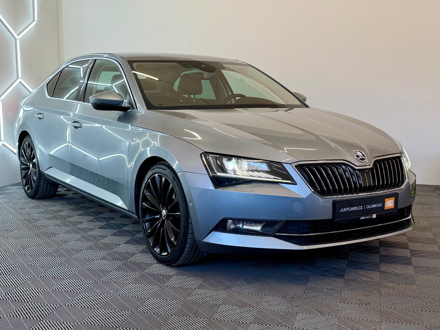 Škoda Superb, 2.0 TDI 140kW/L&K/4x4/DSG/TZ - fotka 2