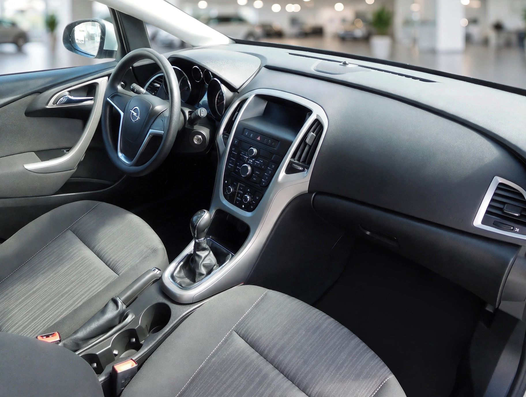 Opel Astra, 1.7 CDTi Comfort, 81 kW, Klima - fotka 5