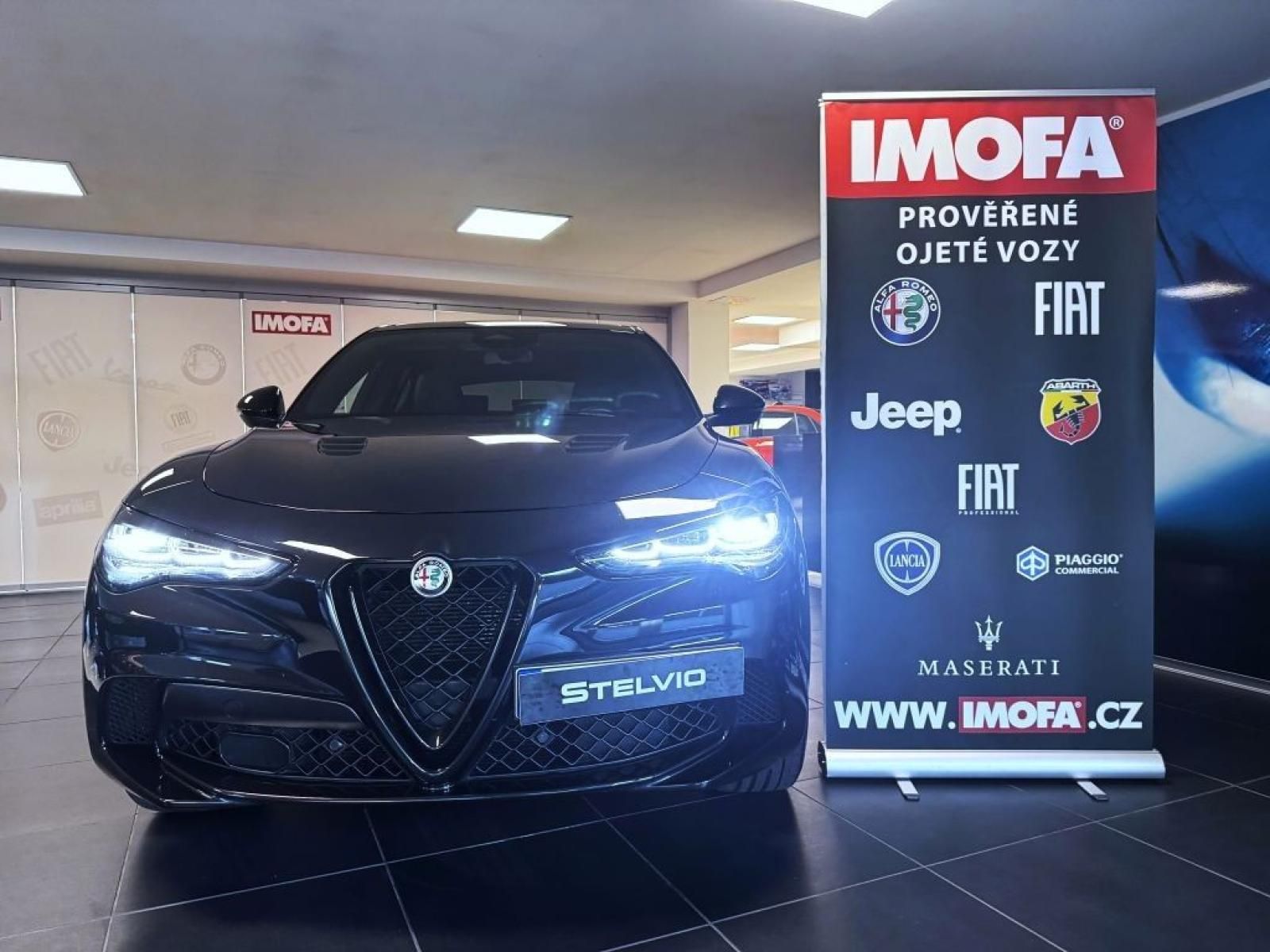 Alfa Romeo Stelvio, 2.9 V6 BiTurbo 520k QV Carbon - fotka 2