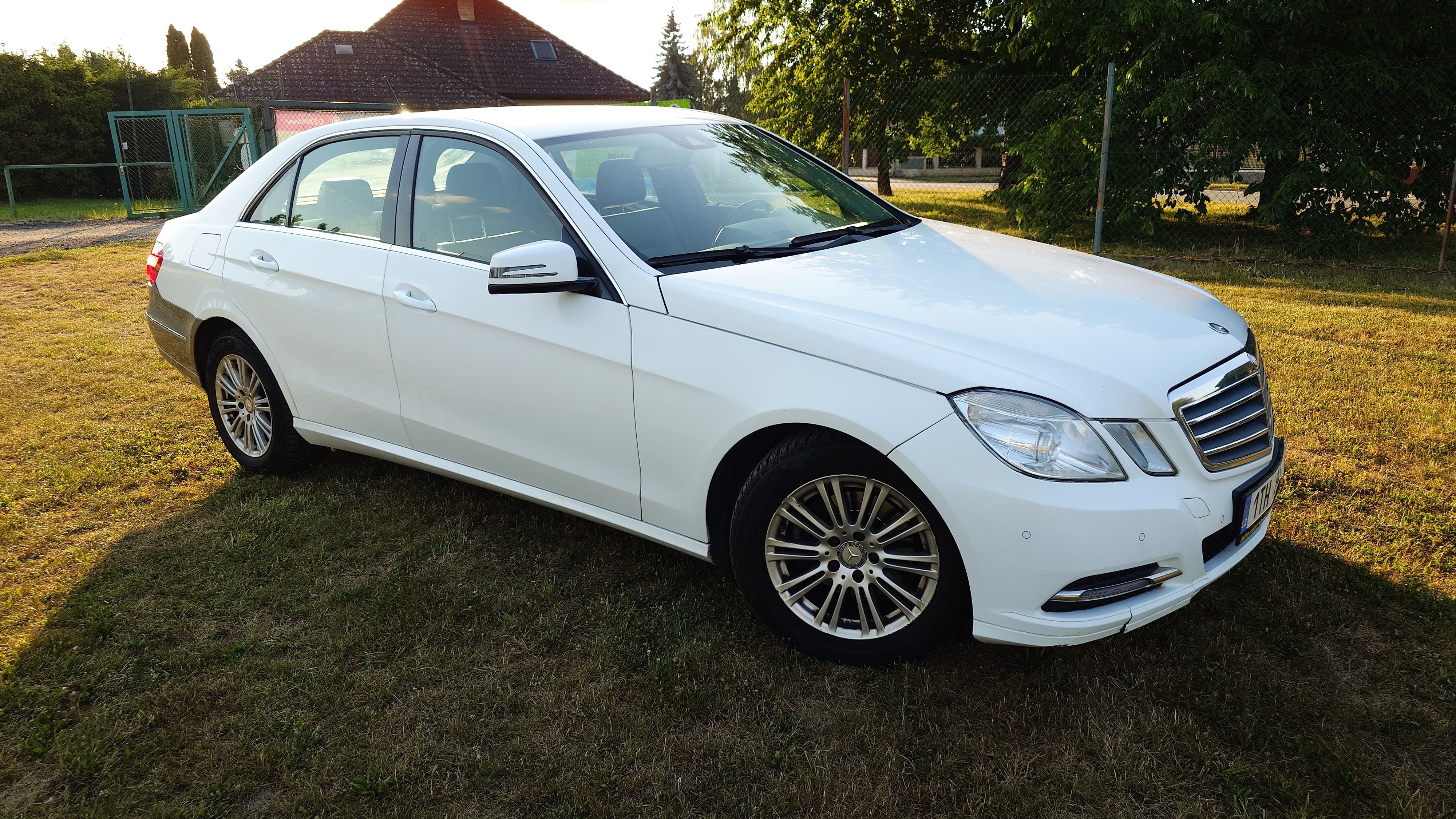 Mercedes-Benz Třídy E, vestavěné dětské podsedáky