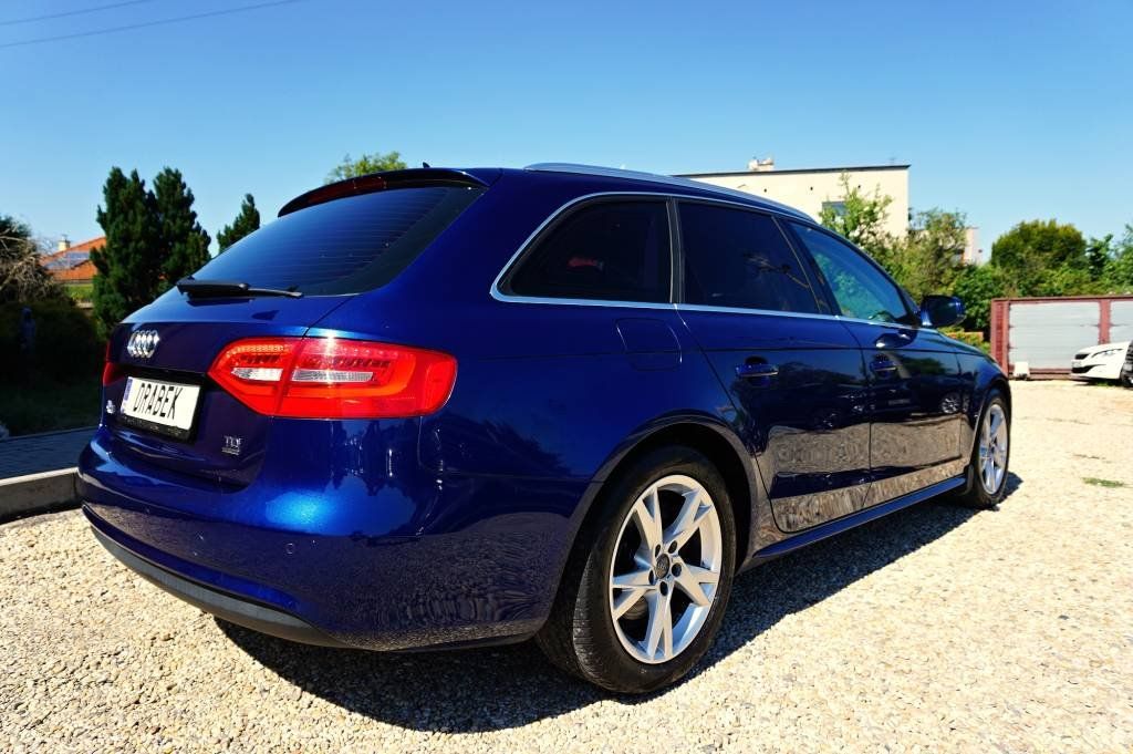 Audi A4, S-LINE 2,0 TDI 130 kW - fotka 5
