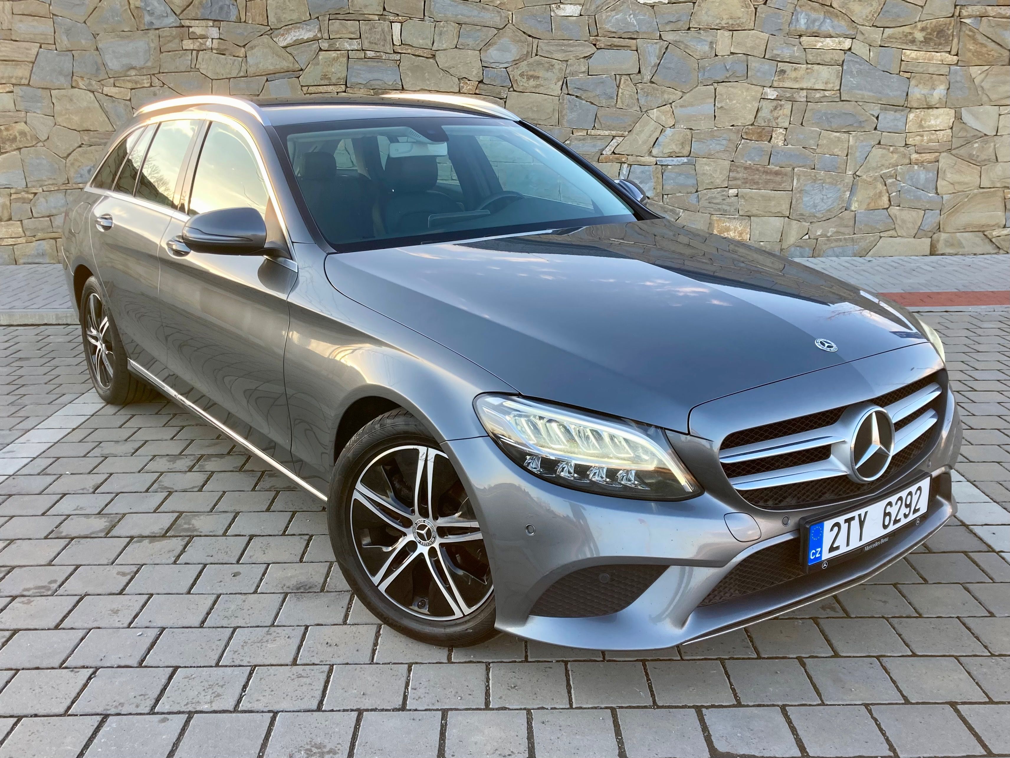 Mercedes-Benz Třídy C, C220d, 143Kw, Burmester, Serv. - fotka 2