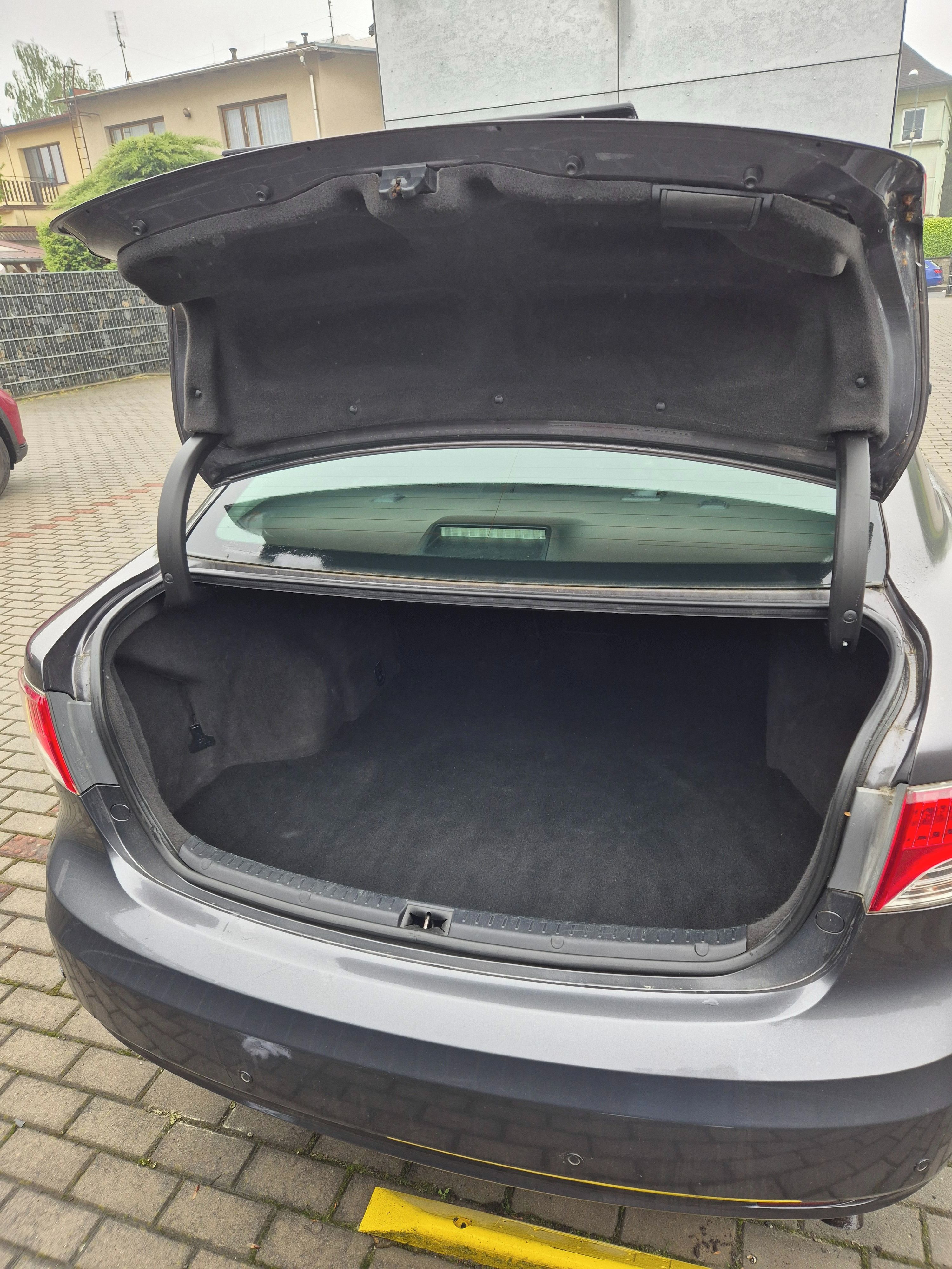 Toyota Avensis, Toyota Avensis 2.0 D-4D 93 kW - fotka 6