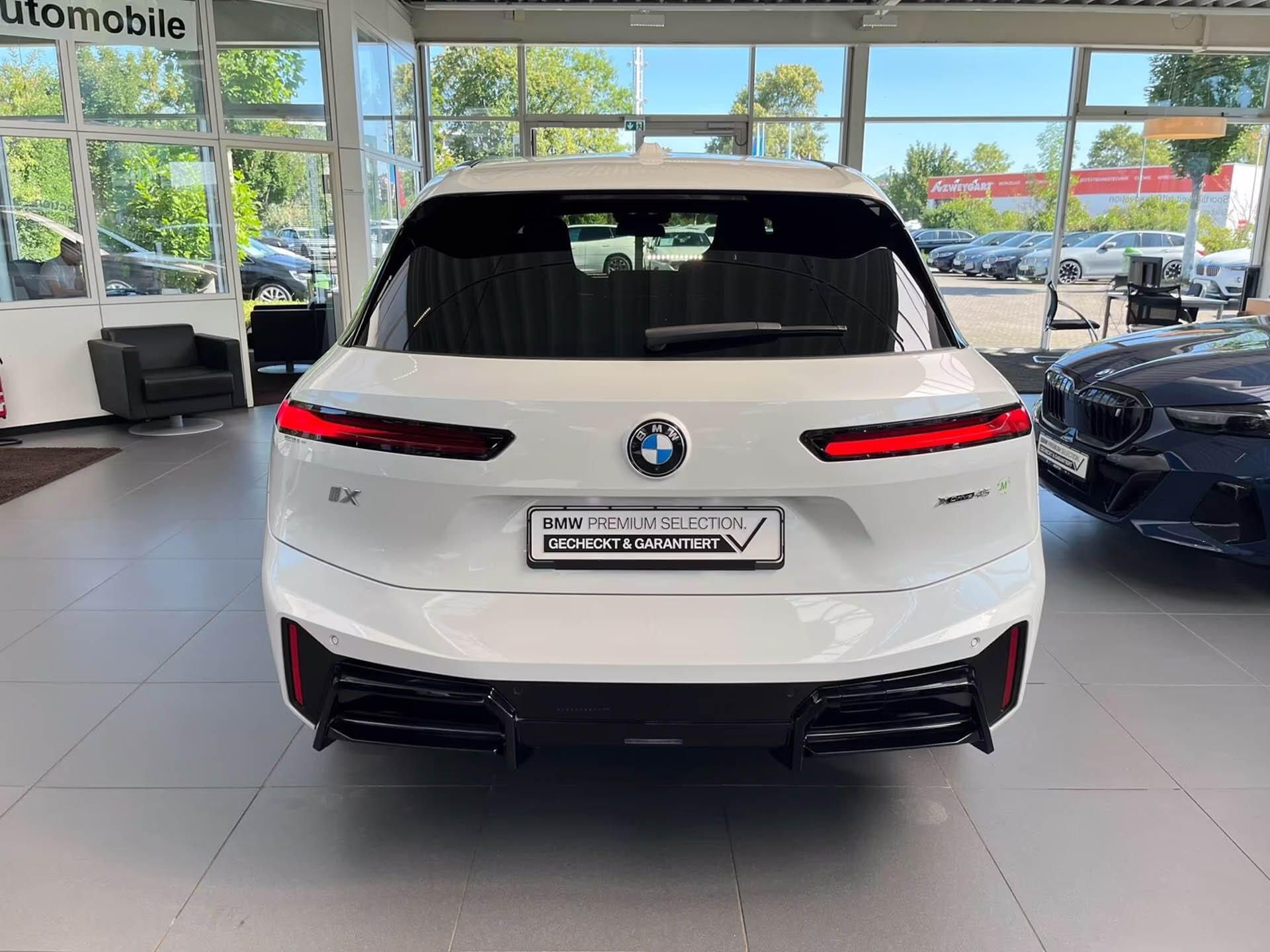 BMW iX, xDrive45 M-Sport Komfort HuD - fotka 5