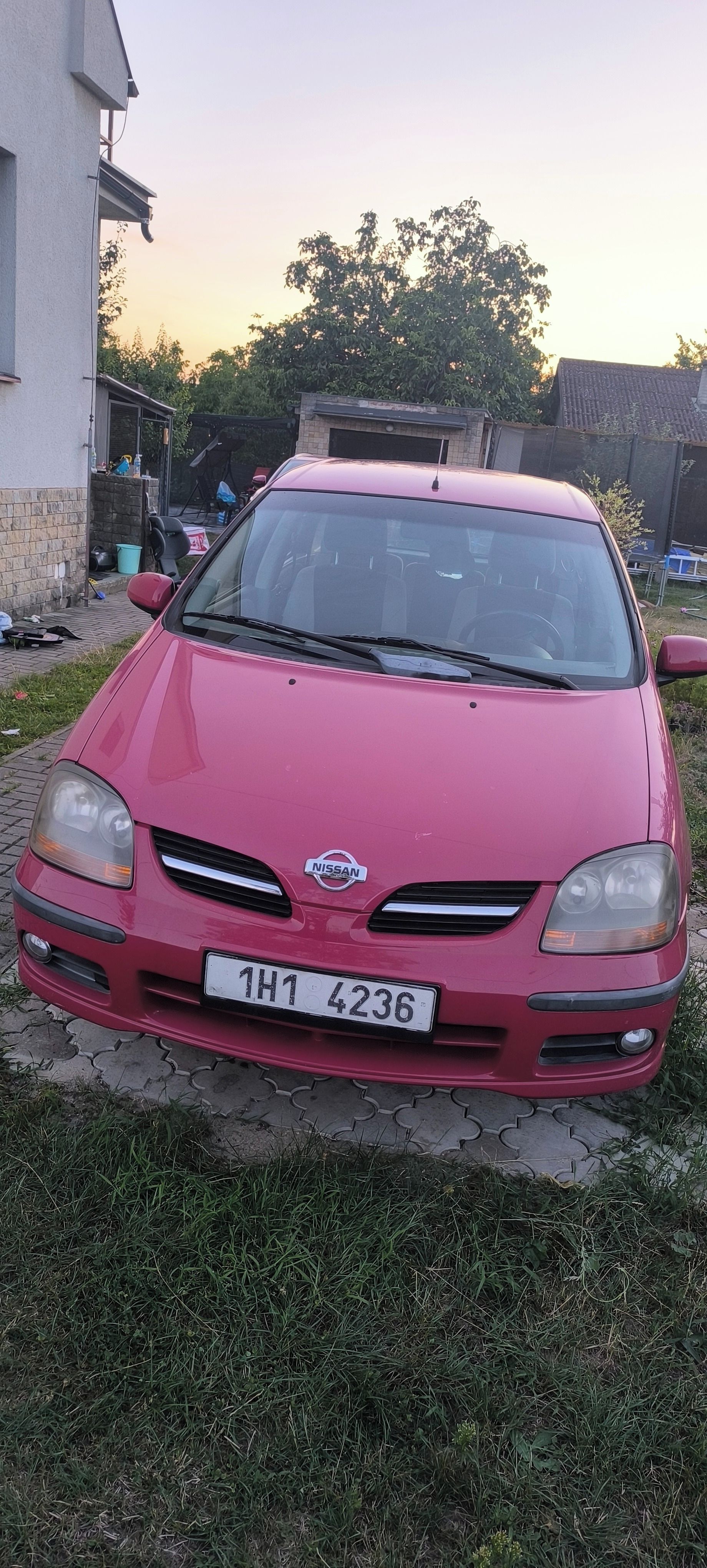 Nissan Almera Tino, 1,8 benzín tažné - fotka 3