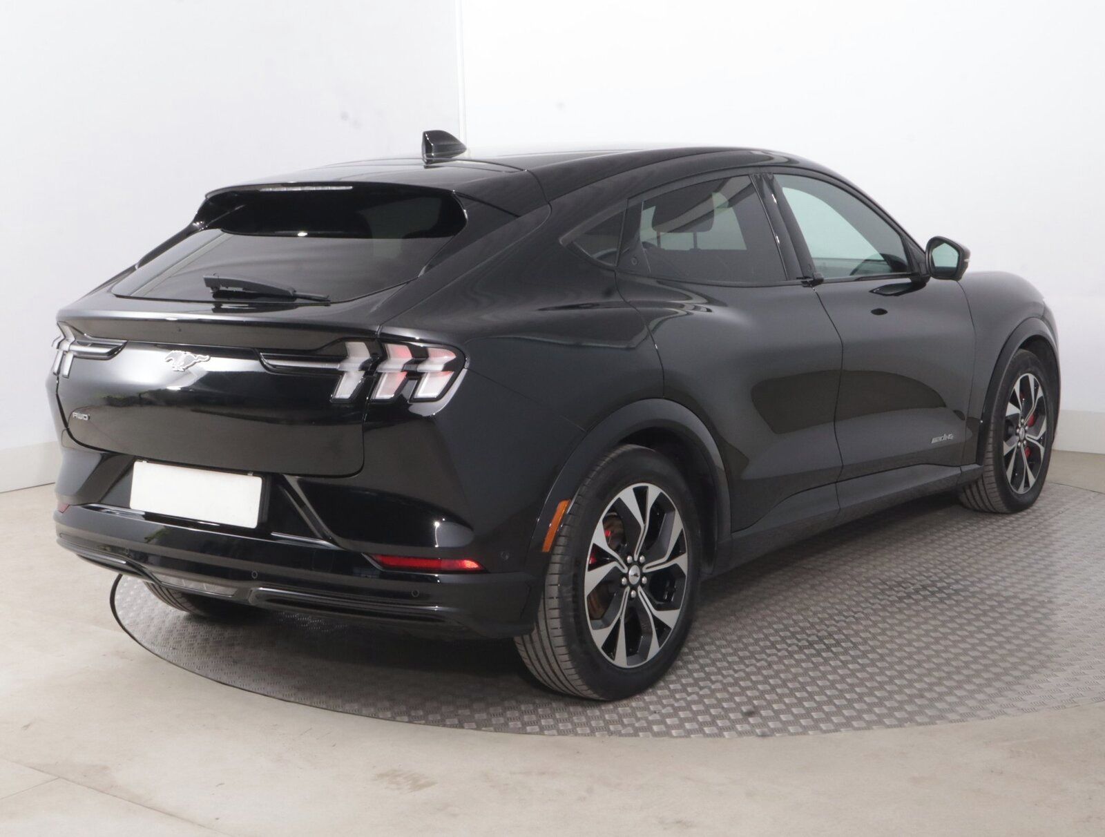 Ford Mustang Mach-E, Standard Range RWD, SoH 94% - fotka 5