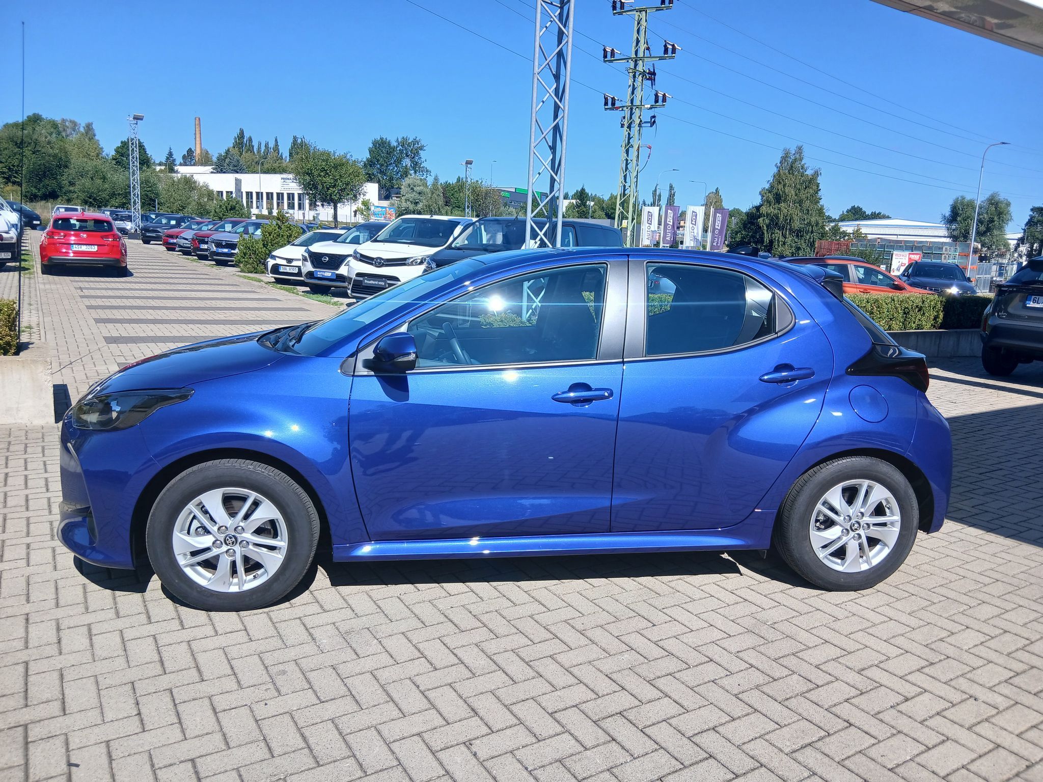 Toyota Yaris, 1.5 Hybrid e-CVT Comfort - fotka 2
