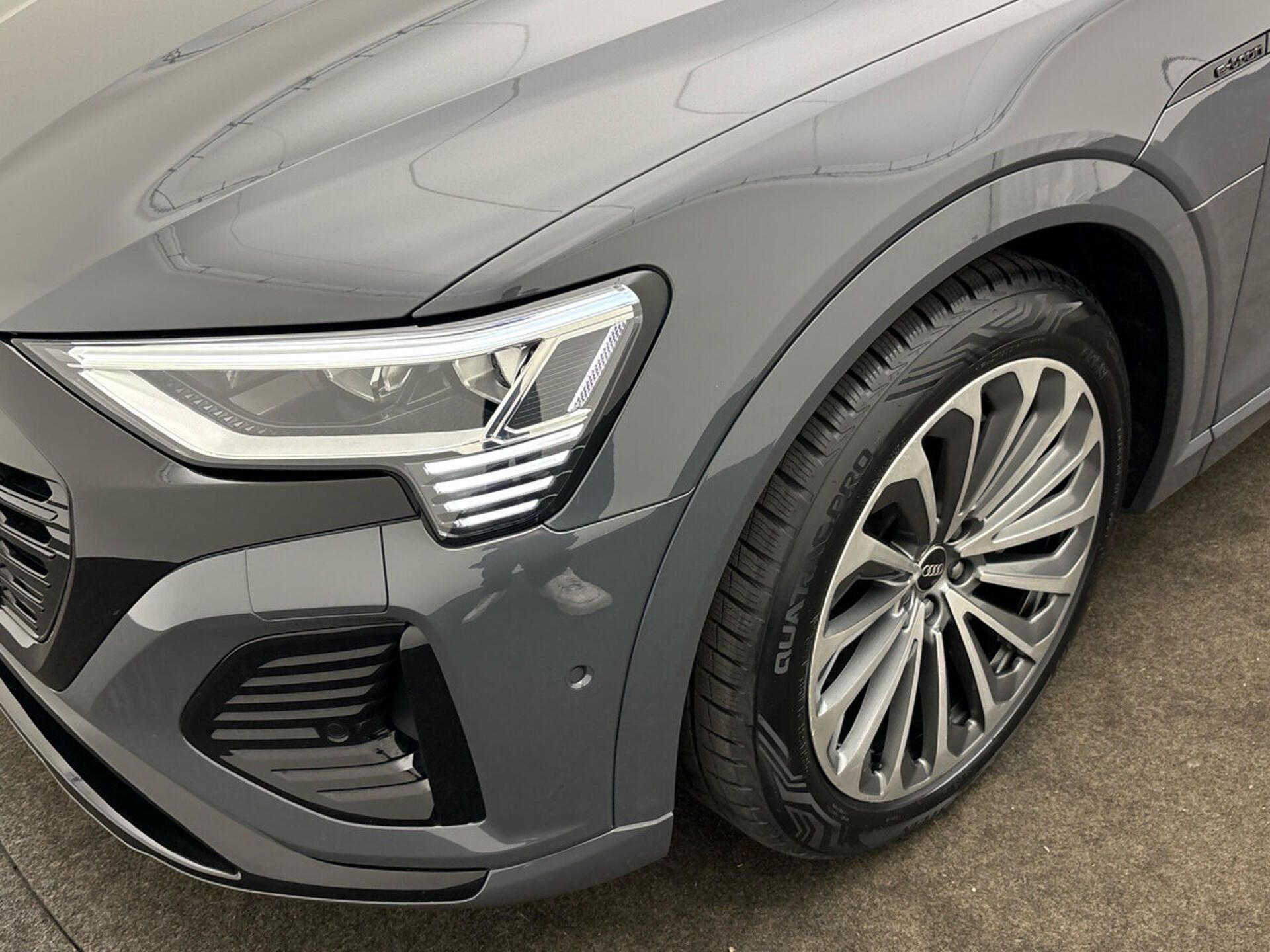 Audi Q8 e-tron, 55 q S-Line Pano B&O 360 Venti - fotka 6