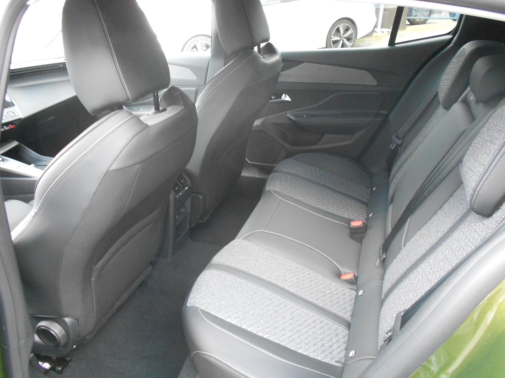 Peugeot 408, ALLURE Hybrid 145 e-DCS6 - fotka 5