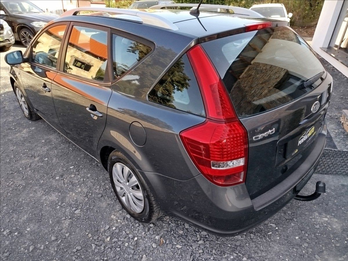 Kia Cee´d, 1,4 i 66kW, ACTIVE, TAŽNÉ ZAŘÍ - fotka 4