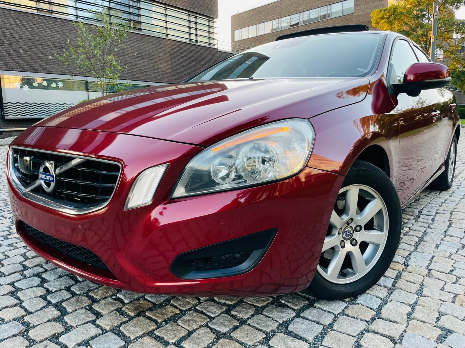 Volvo V60, 2.0D4 5VÁLEC SERVISKA TAŽNÉ - fotka 2