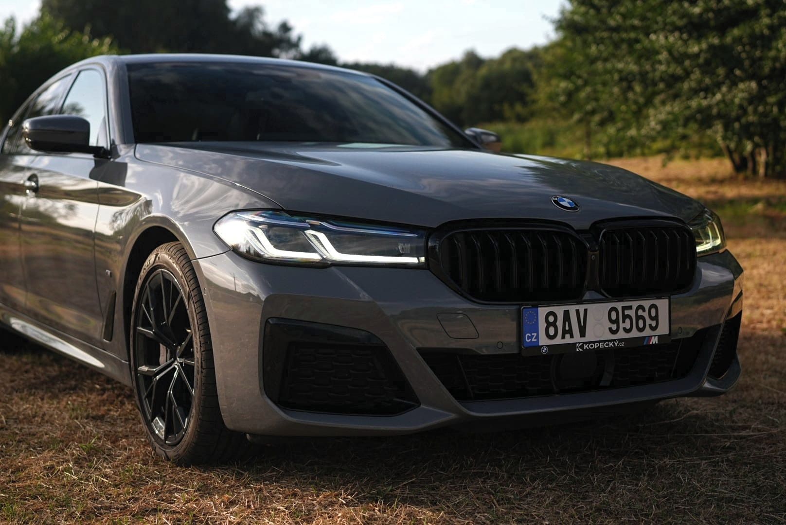 BMW Řada 5, 540xD M-Sport | 2x sada kol - fotka 4
