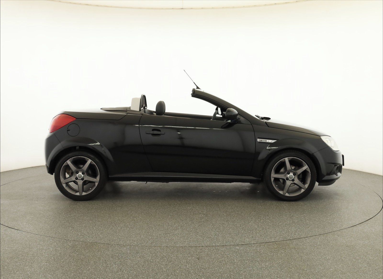 Opel Tigra, 1.8, po STK, jezdí výborně - fotka 6