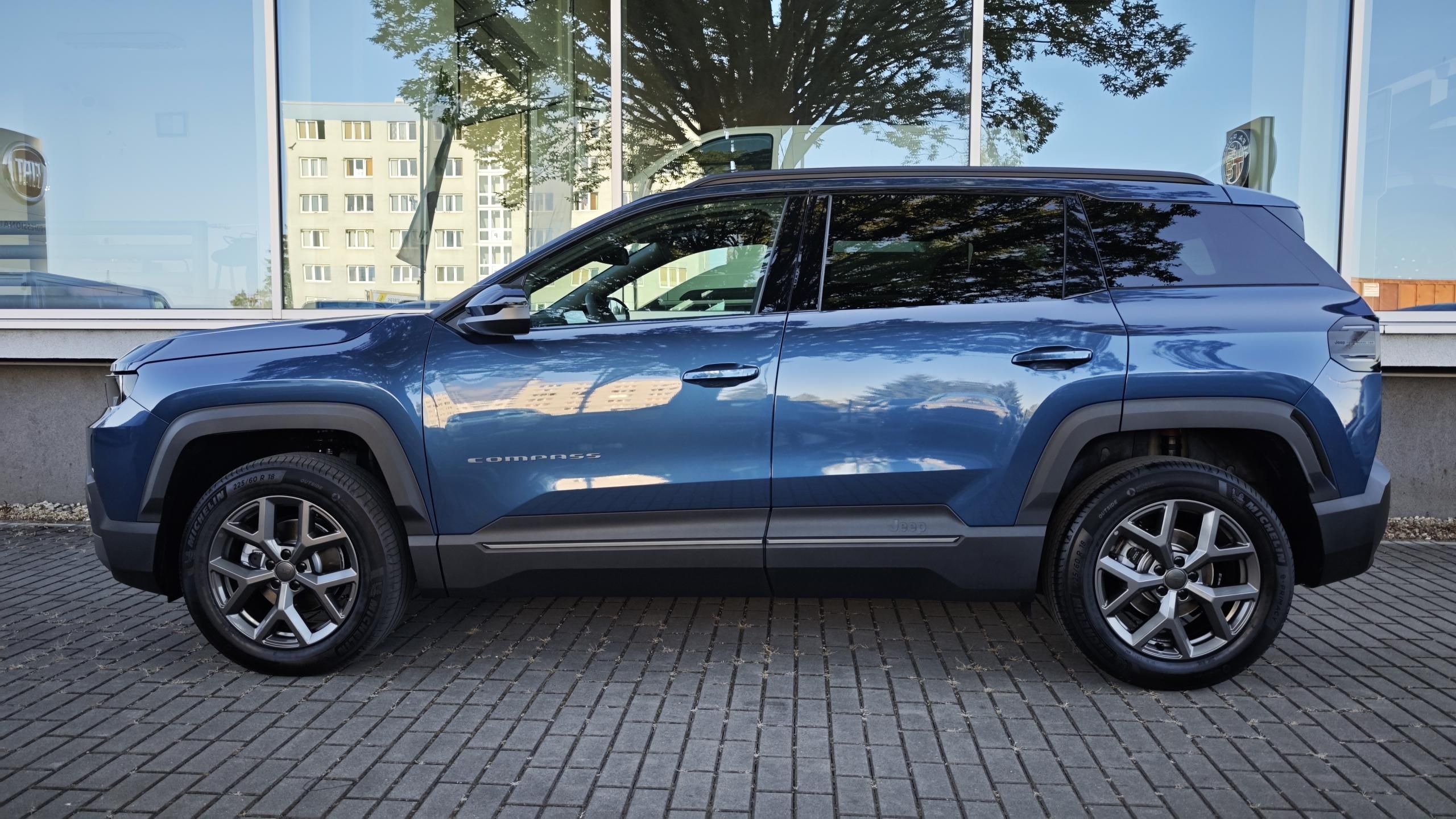 Jeep Compass, First Edition  hybrid 145PS AT - fotka 6