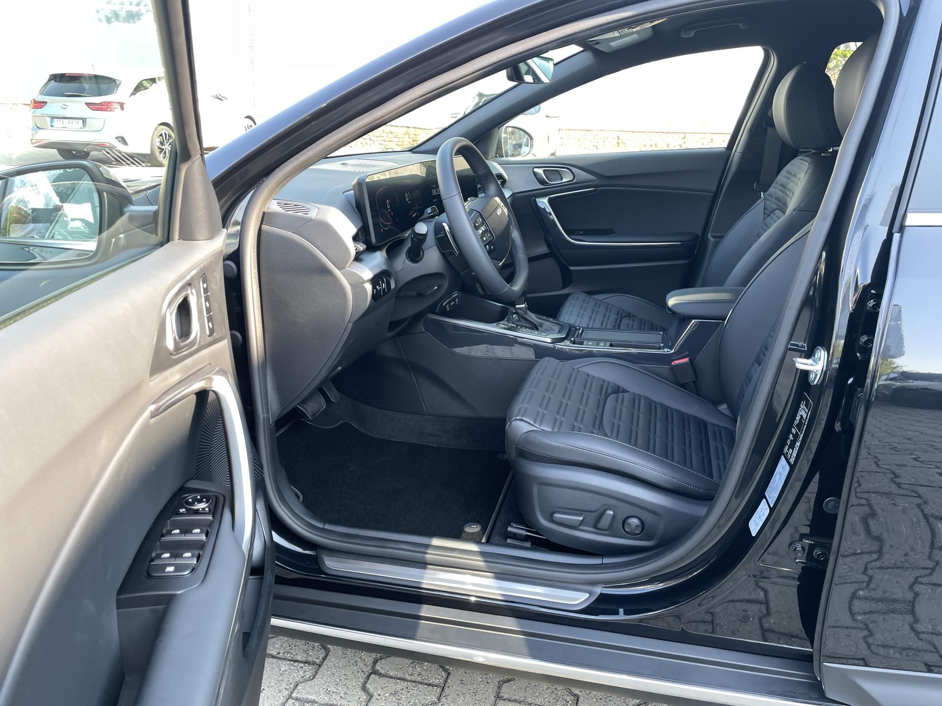 Kia XCee´d, 1,6T-GDi 7DCTOP 2027 - fotka 2