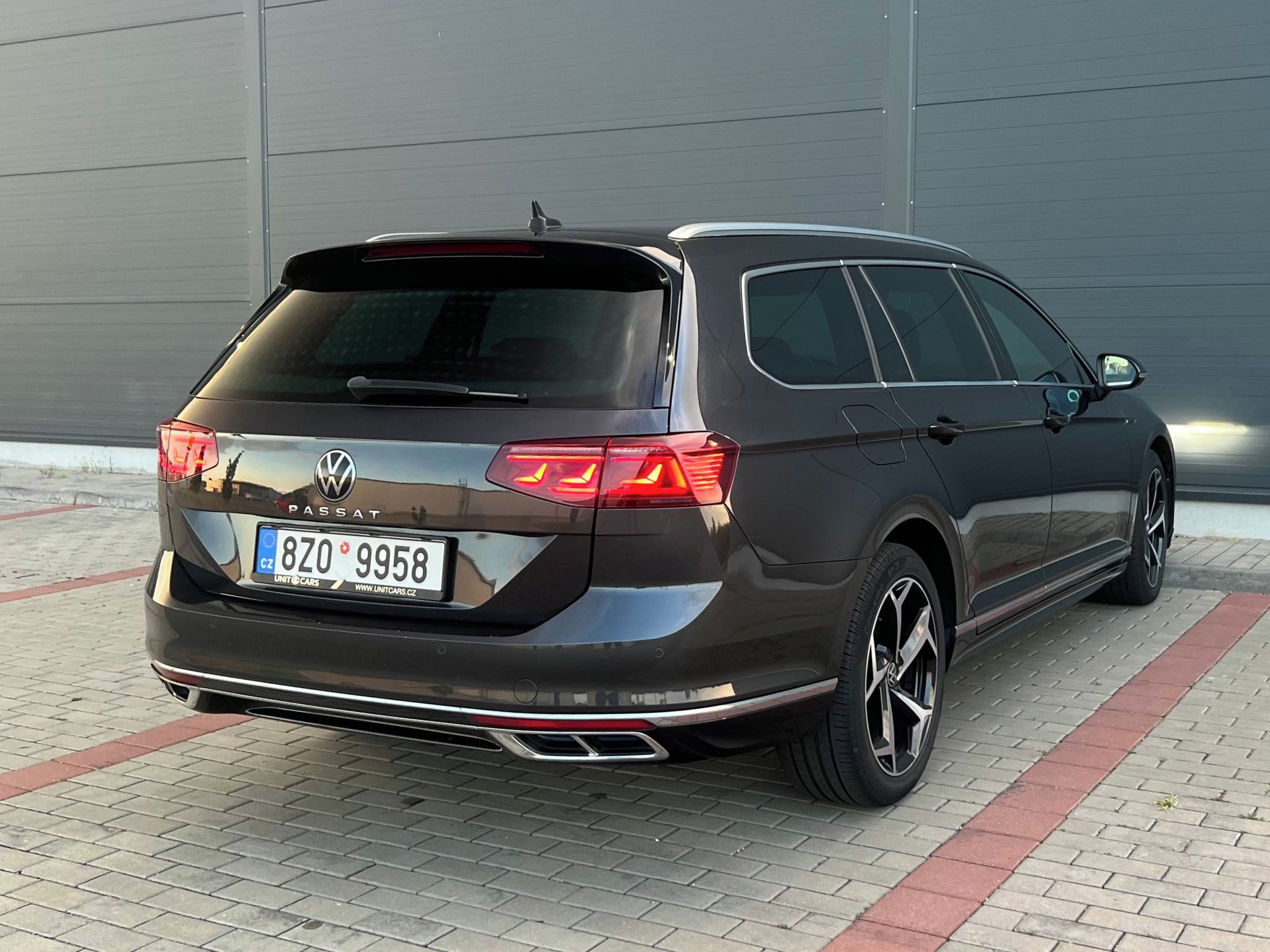 Volkswagen Passat, 2.0 TDI-DSG-R-LINE - fotka 4