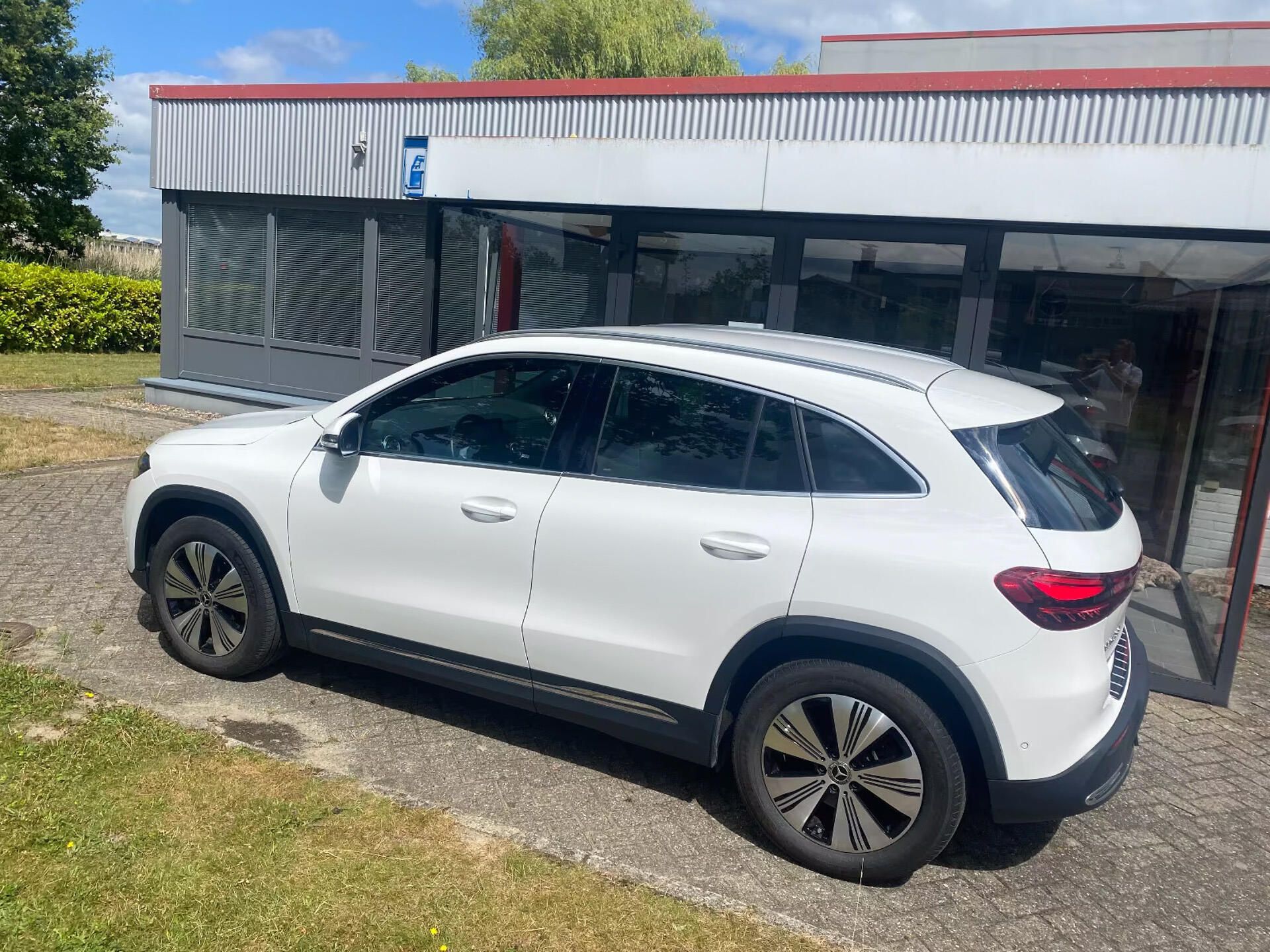Mercedes-Benz EQA, 300 4M Progressive Facelift - fotka 4