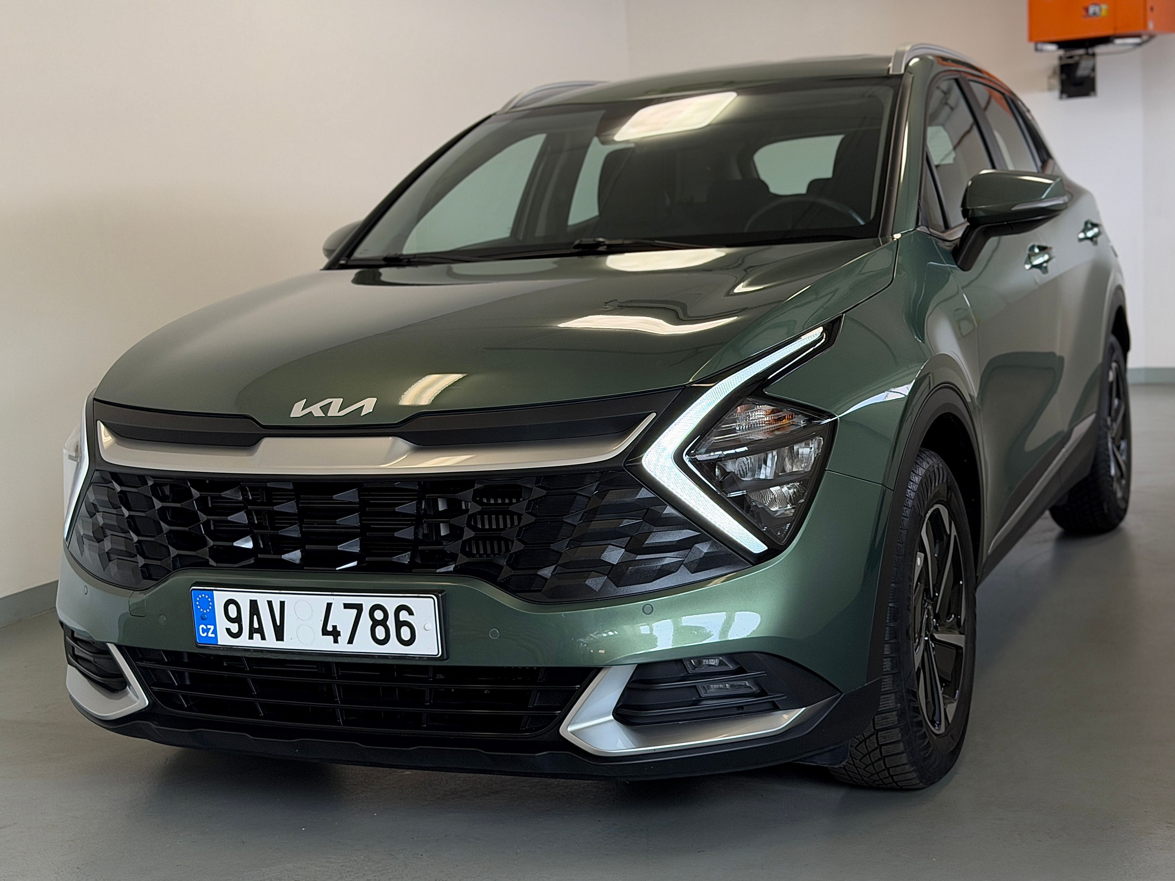 Kia Sportage, EXCLUSIVE 1,6 T-GDi 110kw ČR - fotka 2
