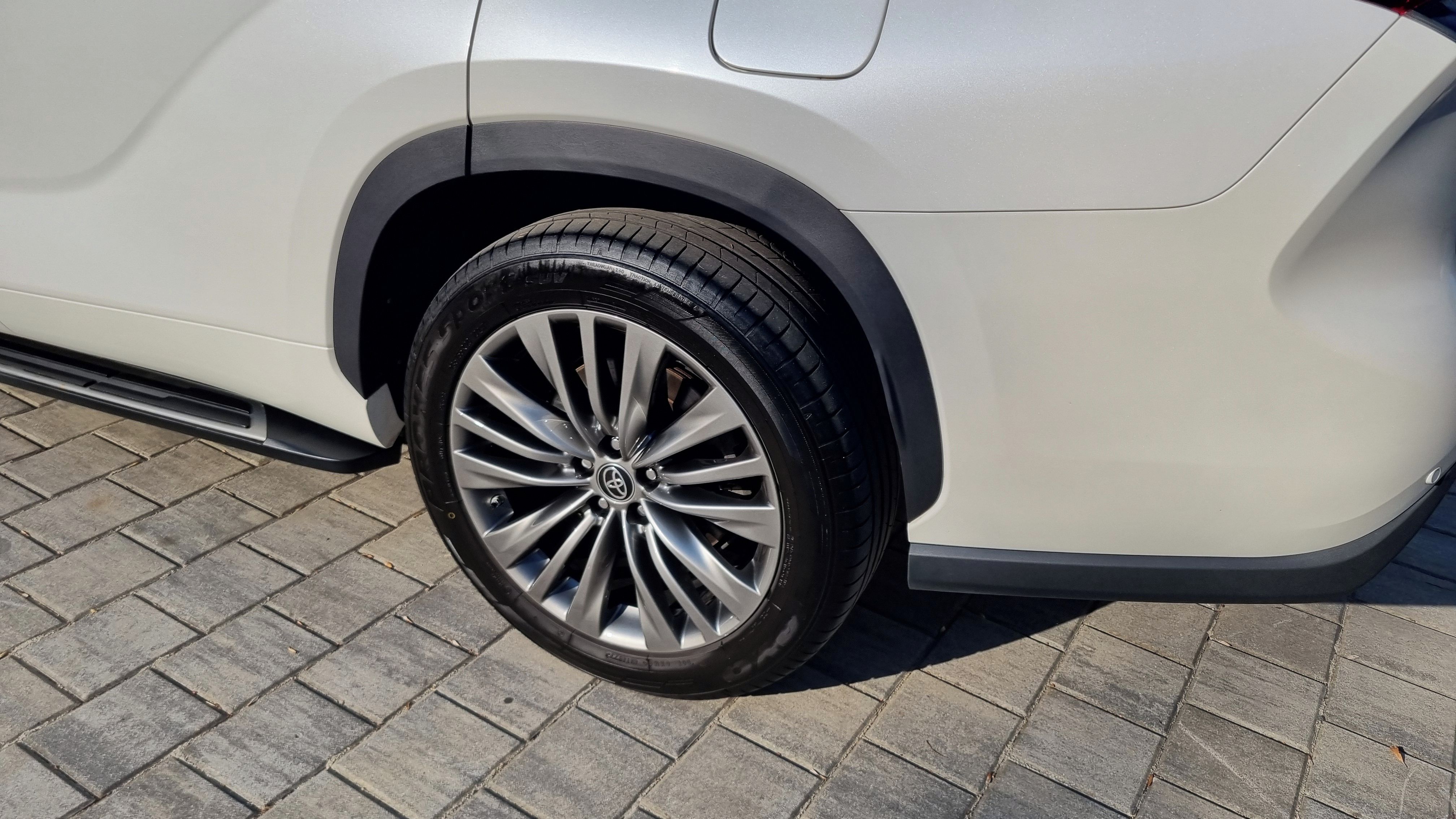 Toyota Highlander, Hybrid AWD 7 míst - fotka 6