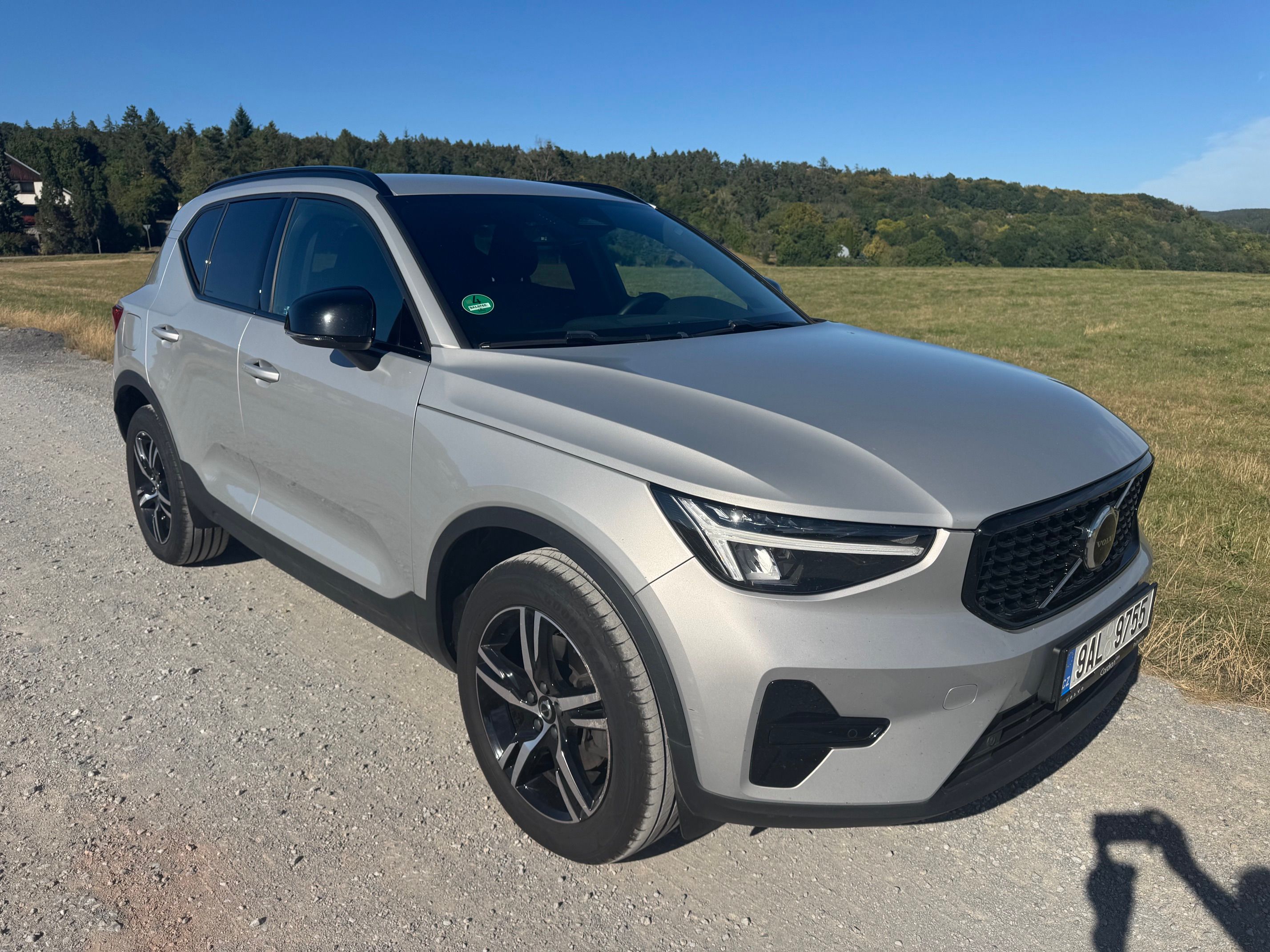 Volvo XC40, B3 PLUS DARK DCT 2.0 120kW ČR - fotka 2