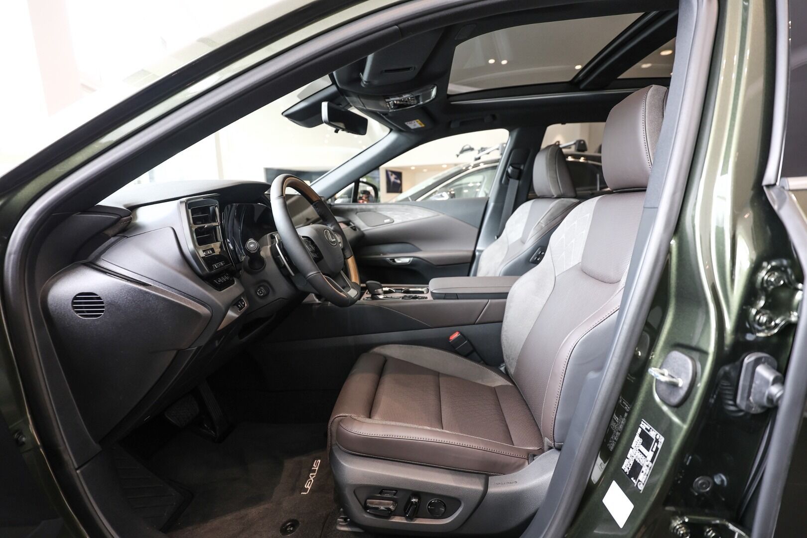 Lexus RX, 450h+ 2.5 PHEV LUXURY - fotka 6