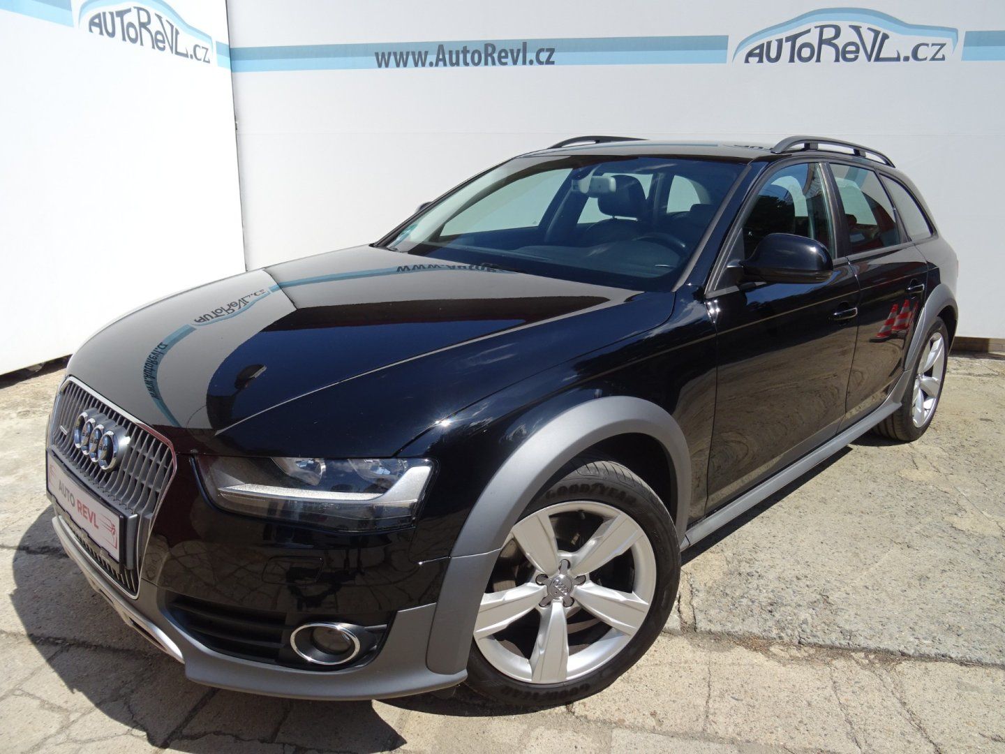 Audi A4, 2.0TDi,130kW,1maj,s.kni,navi - fotka 2
