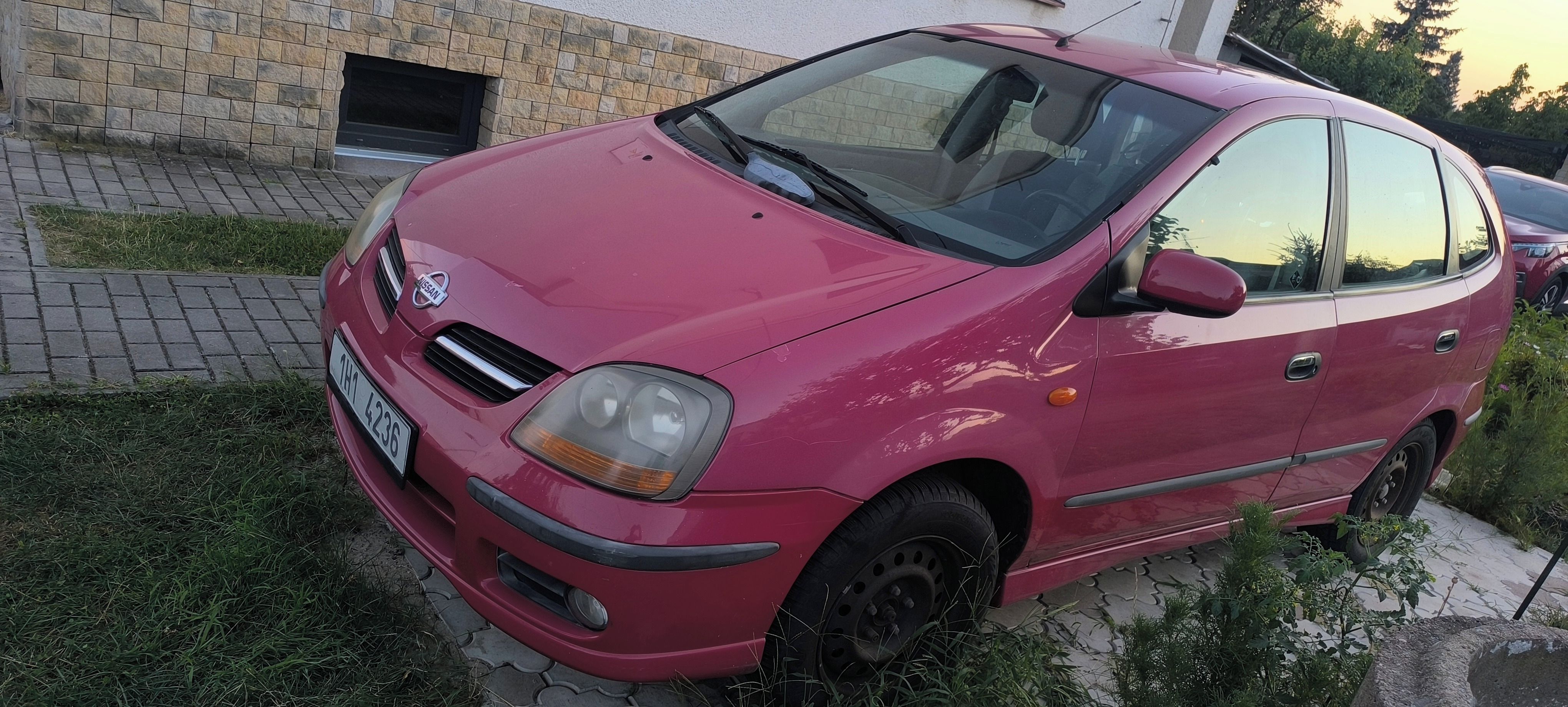 Nissan Almera Tino, 1,8 benzín tažné - fotka 2