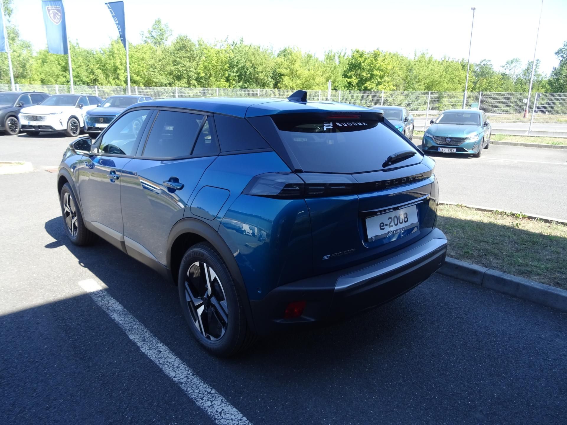 Peugeot 2008, ALLURE e-115 kW /156k - fotka 5