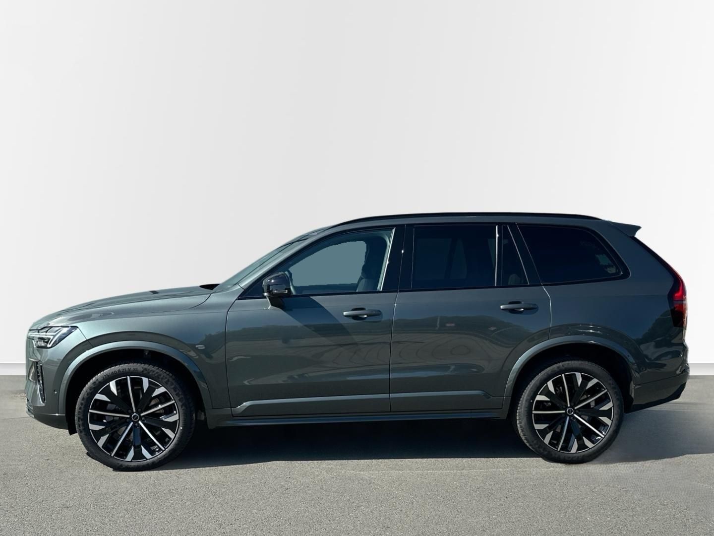Volvo XC90, 2.0B5 184kW 4x4  PLUS DARK - fotka 2