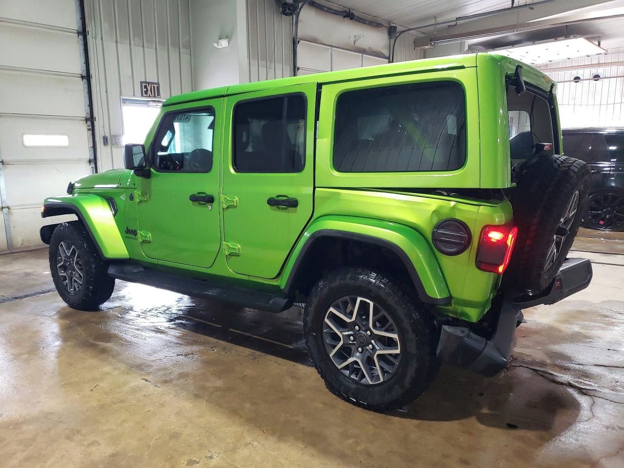 Jeep Wrangler Sahara, Auto na cestě - fotka 2