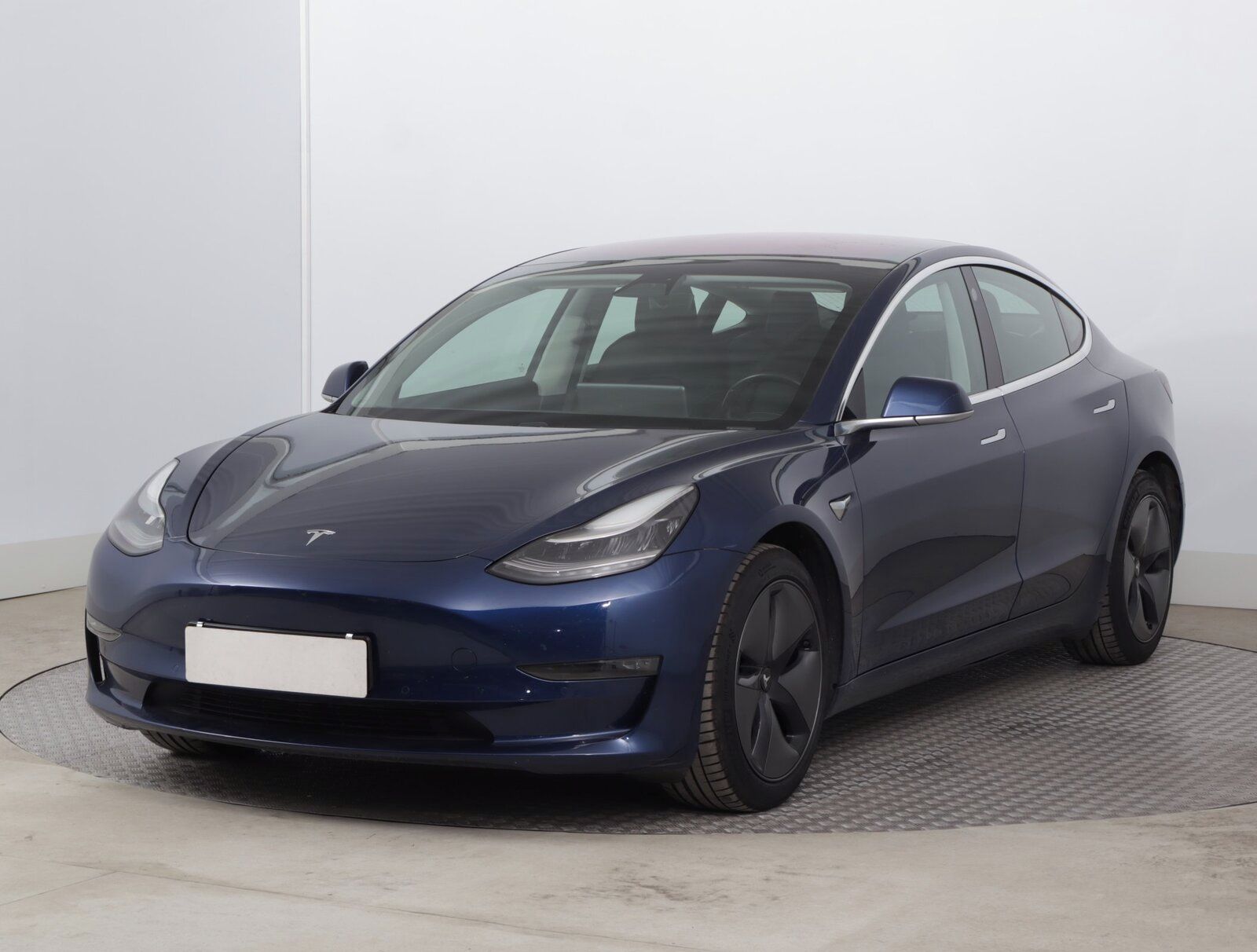Tesla Model 3, Long Range 4WD 78kWh, SoH 81% - fotka 2
