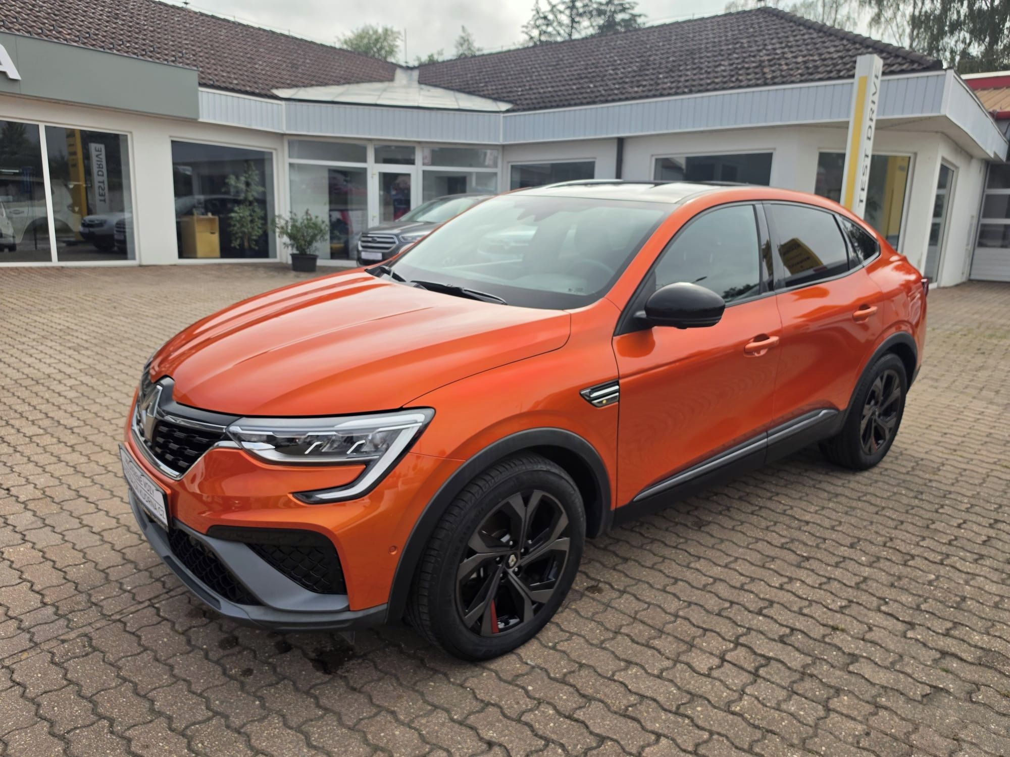 Renault Arkana, 1.6 E-Tech R.S. Line vč TZ - fotka 3