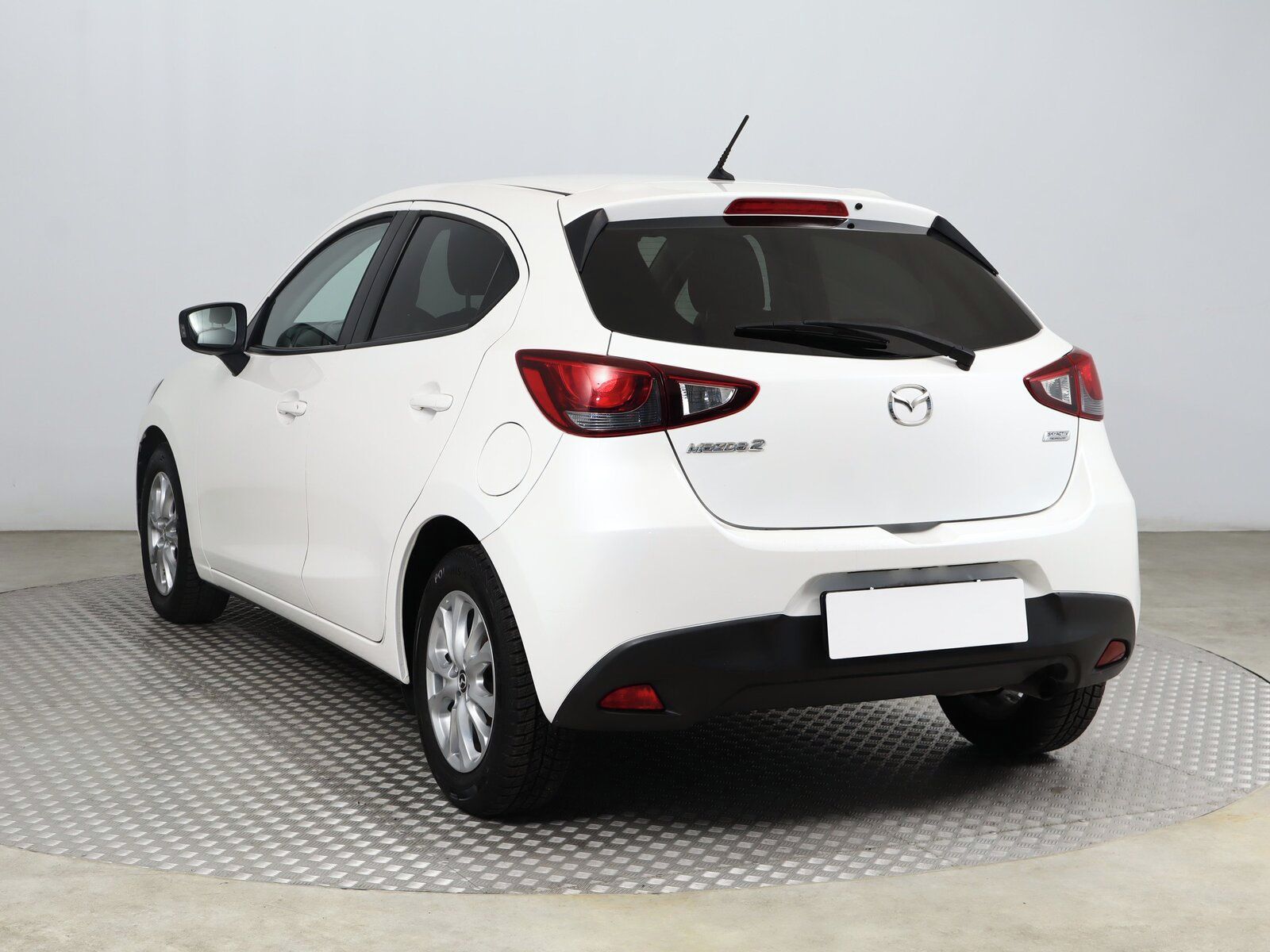 Mazda 2, 1.5 16V, Klima, Tempomat - fotka 4