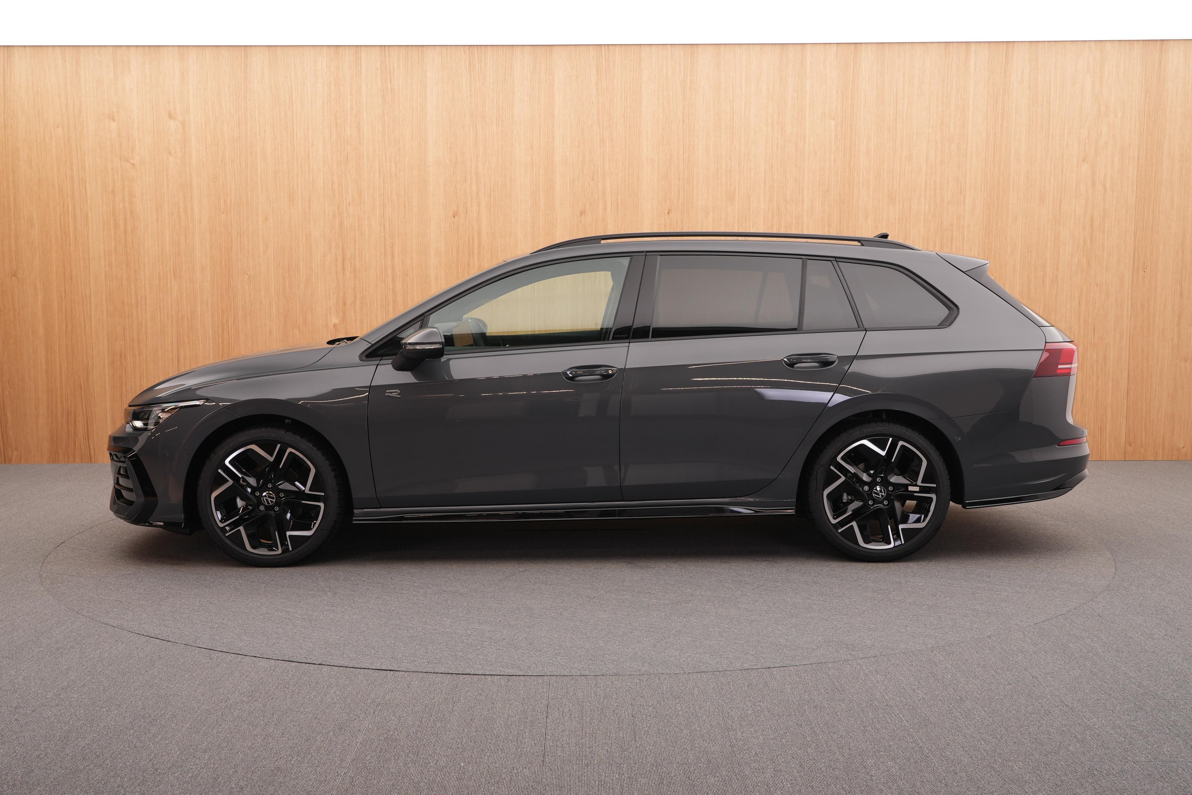 Volkswagen Golf Variant, R-Line Limited 1.5 eTSI mHEV - fotka 2