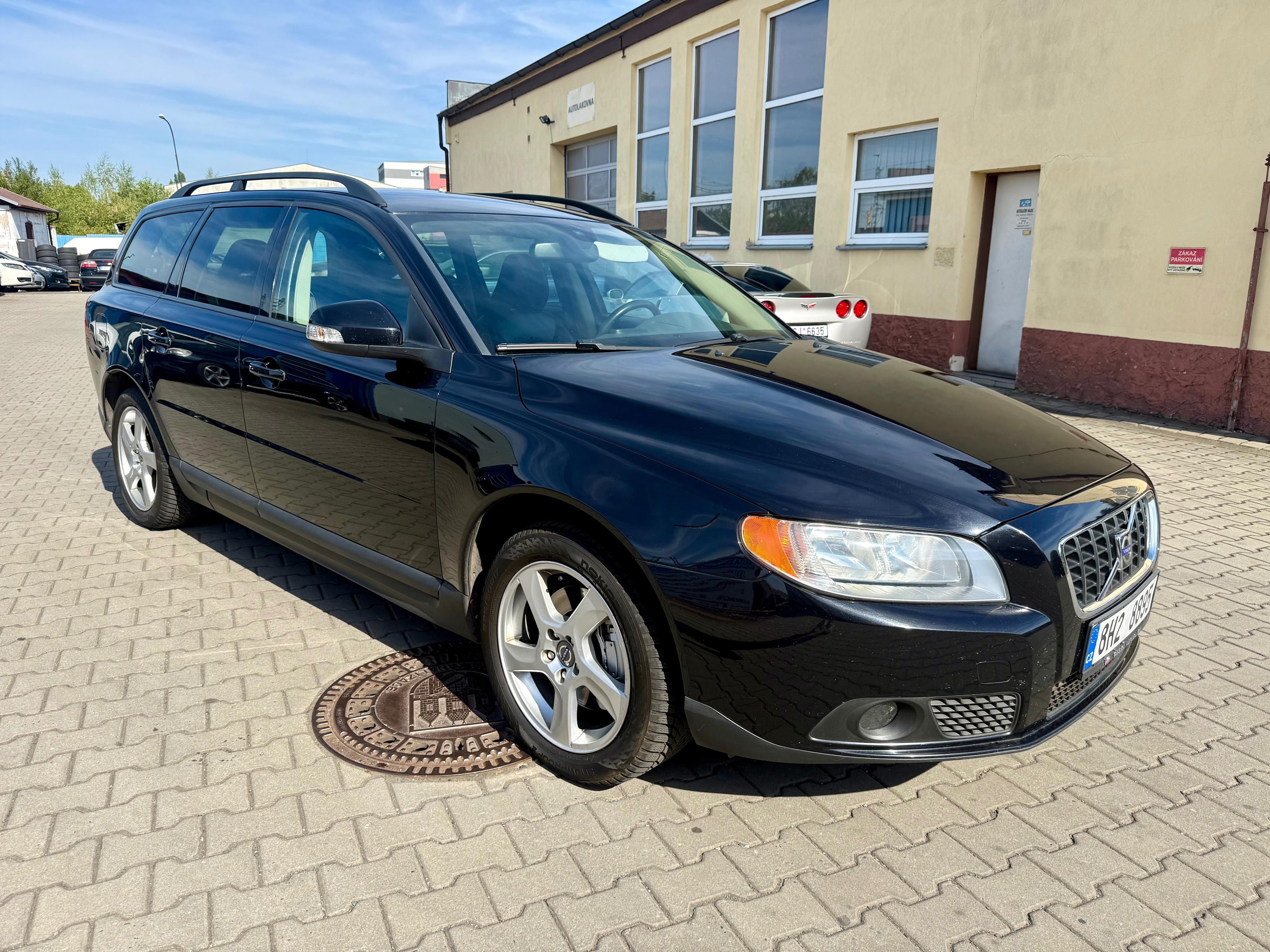 Volvo V70, 2.4 D5 136KW momentum - fotka 2