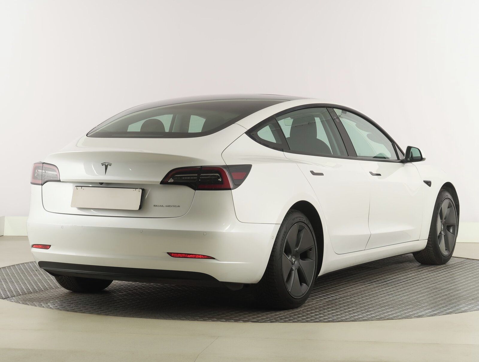Tesla Model 3, Long Range 4WD 79kWh, SoH 81% - fotka 5