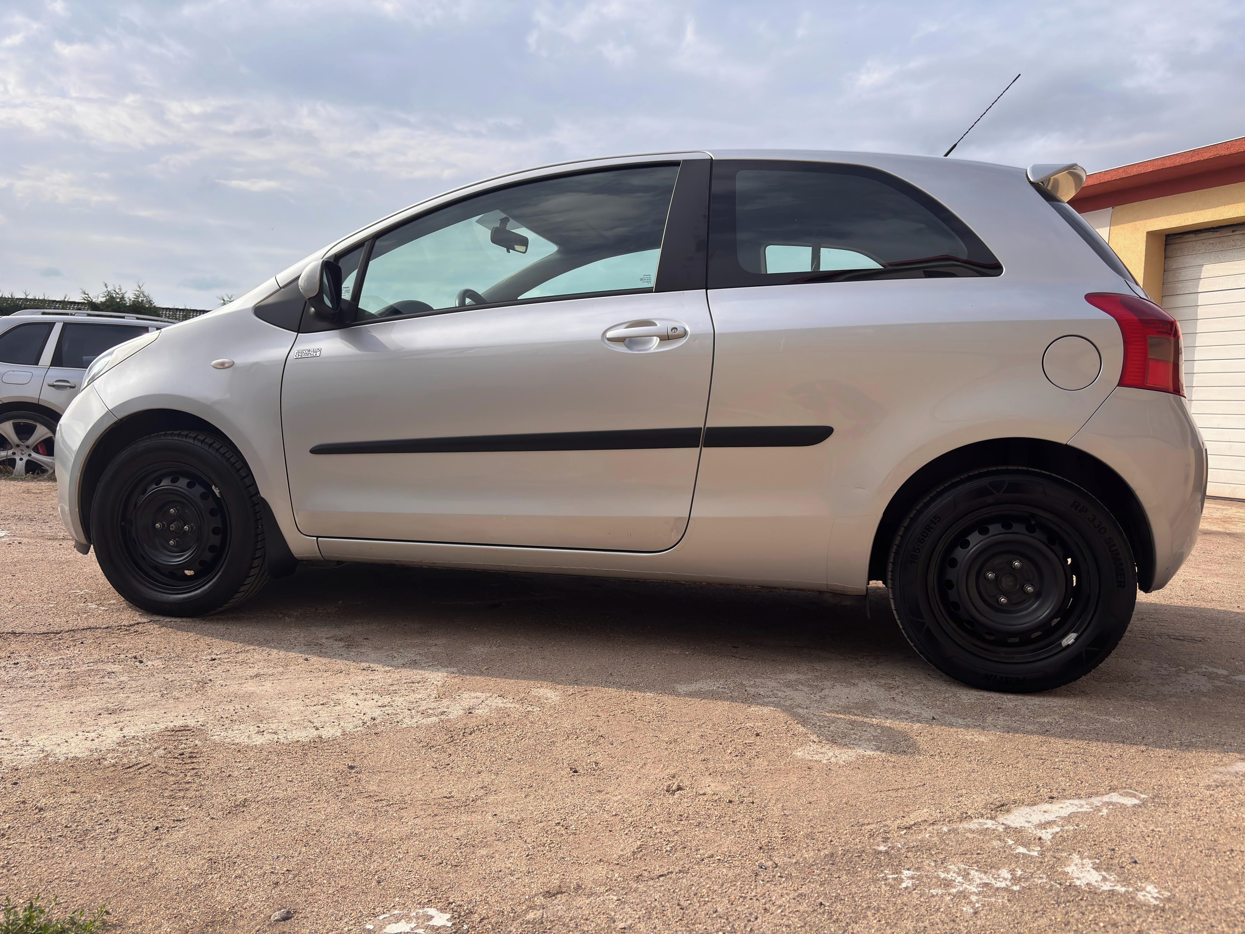 Toyota Yaris, 1.0i,KLIMA,KŘÍDLO,SERVIS - fotka 6