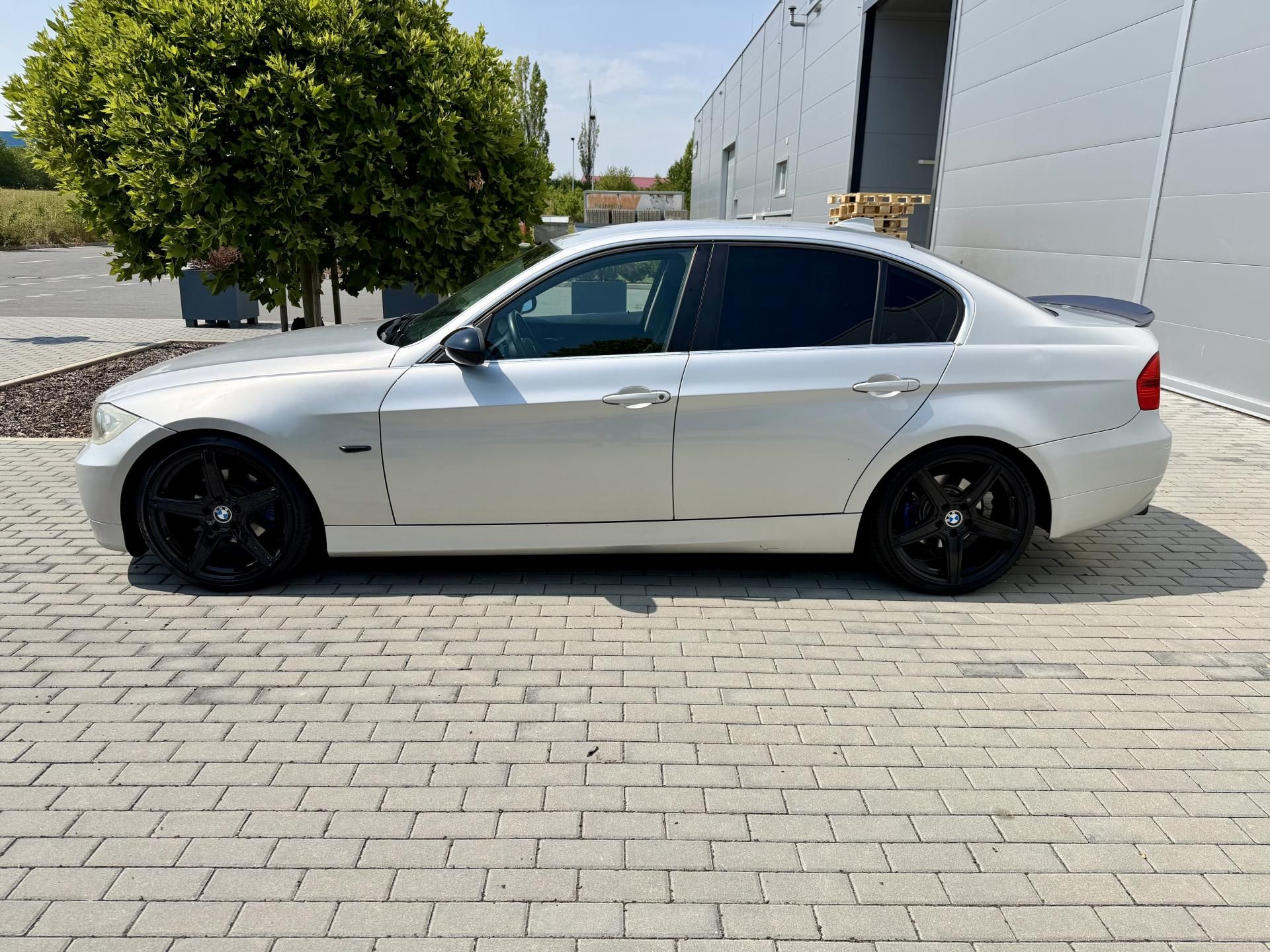 BMW Řada 3, 325i MANUÁL XENONY SPORTSITZE - fotka 4