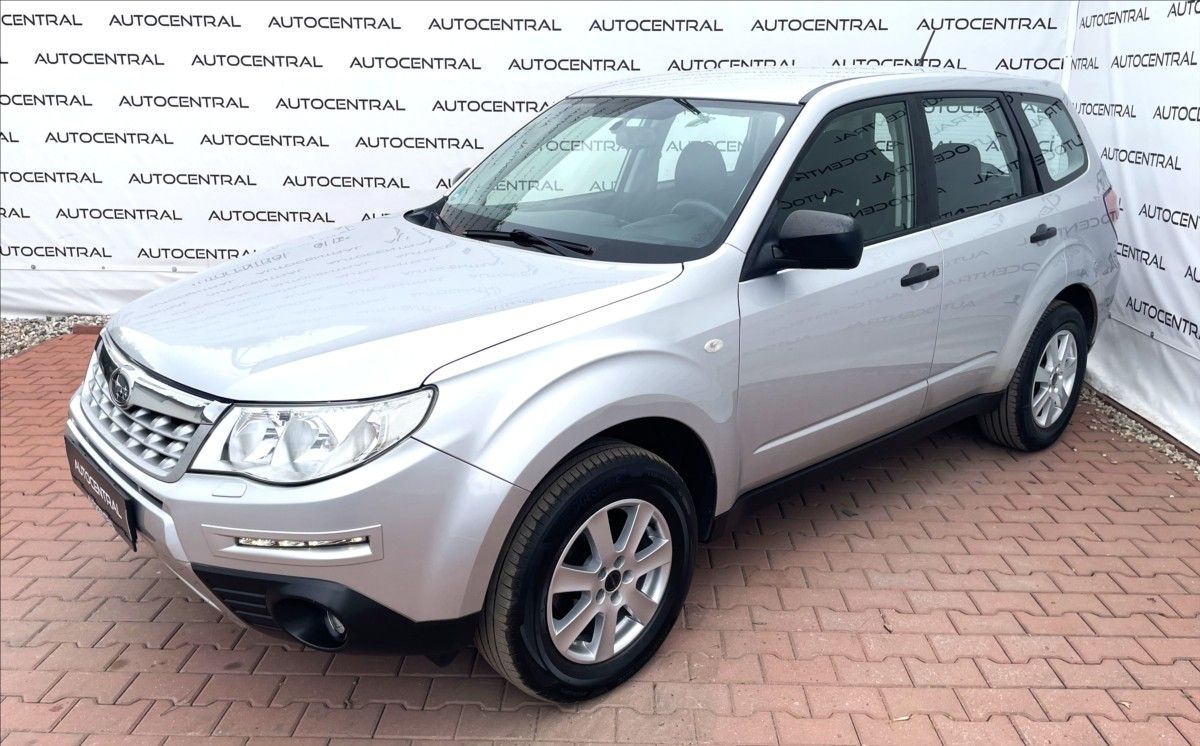 Subaru Forester, 2,0 i,110kW,AWD,serv.kn. - fotka 3