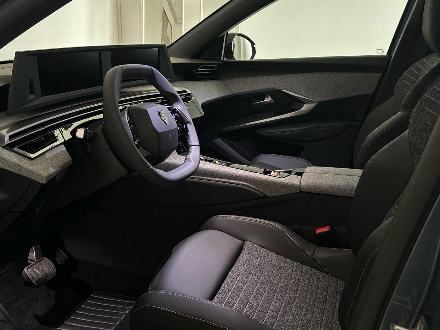 Peugeot 5008, Allure Hybrid 145 e-DCS6 - fotka 6