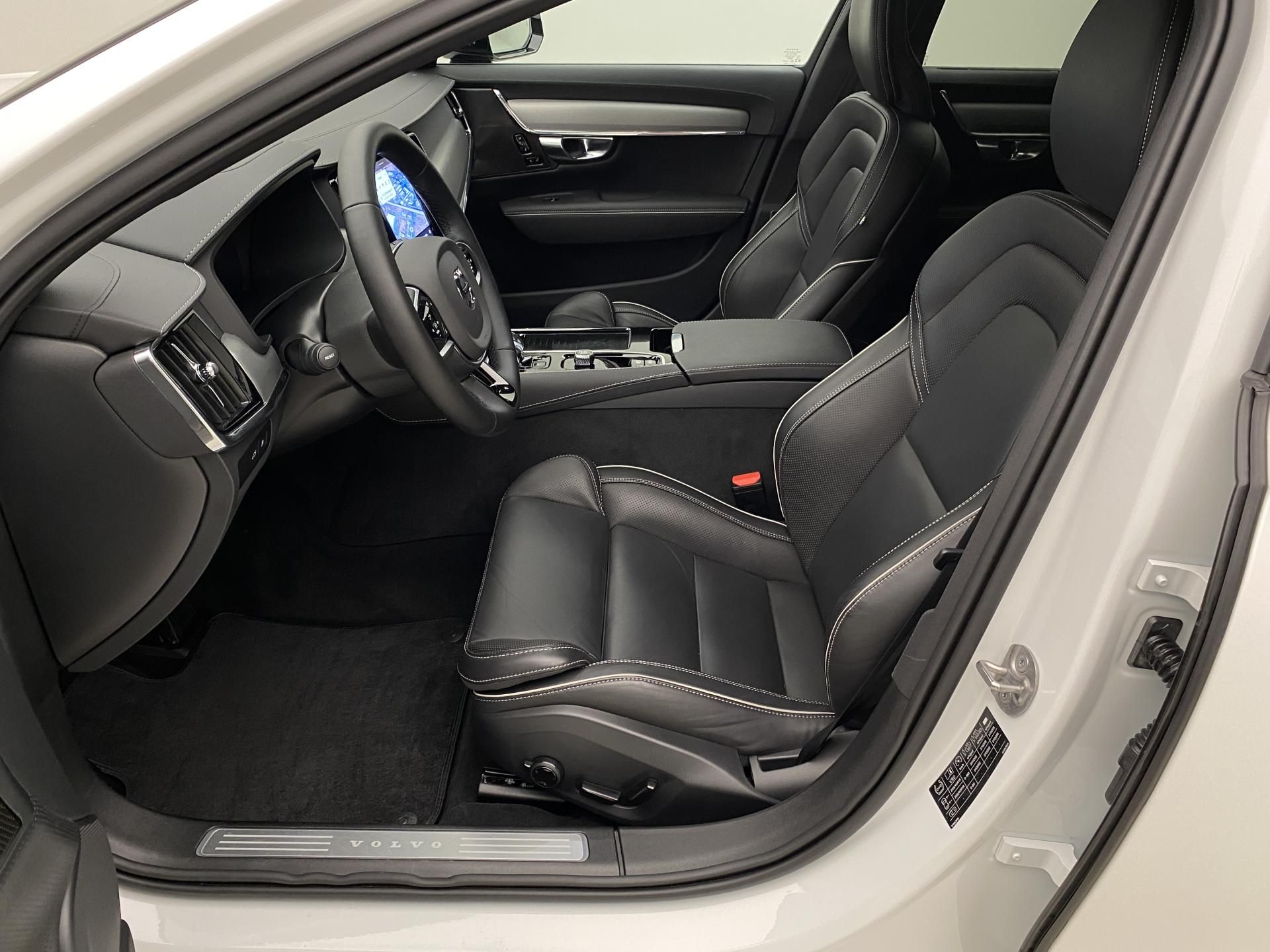 Volvo V90, T8 AWD RECHARGE DARK ULTRA - fotka 3