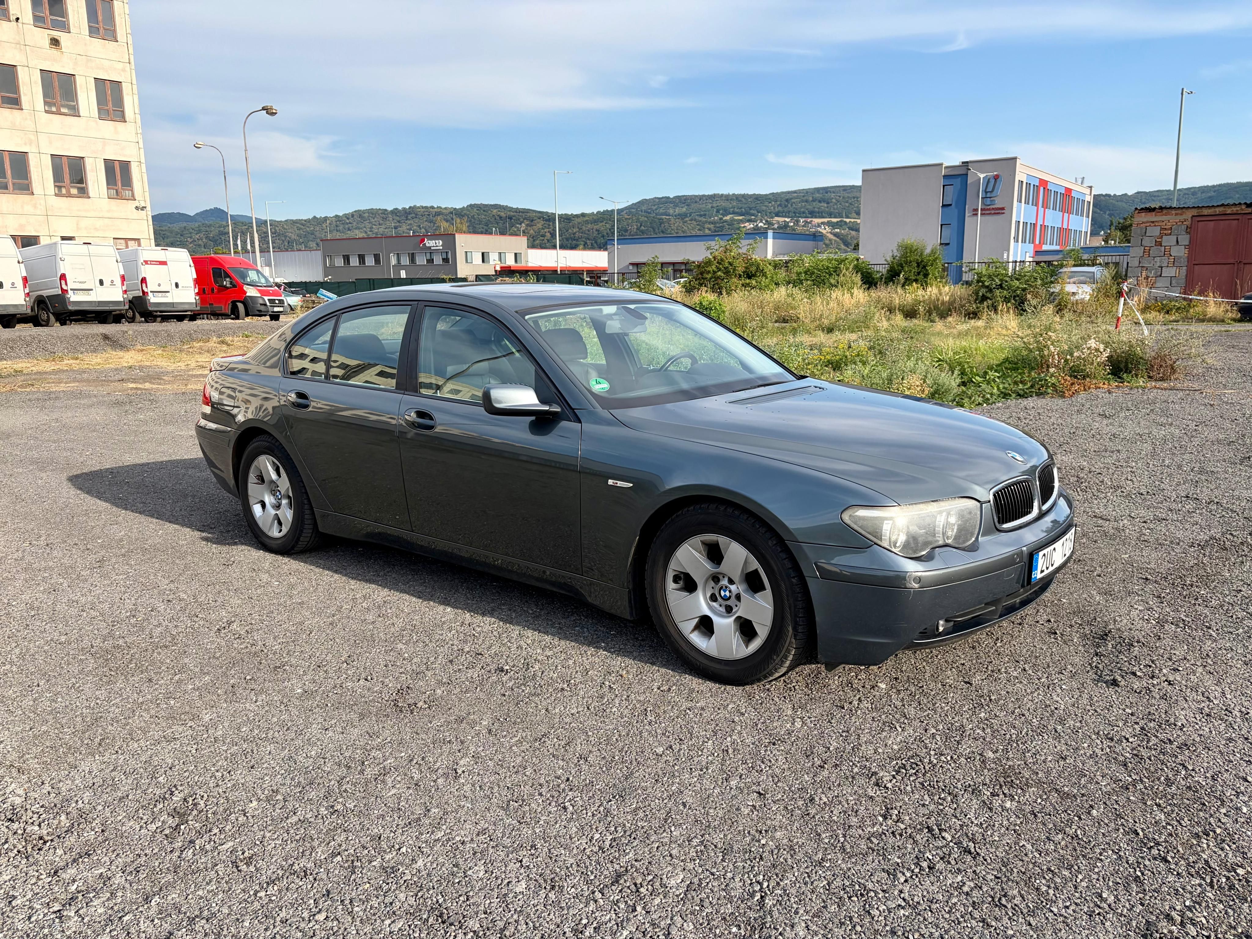 BMW Řada 7, E65 735i - fotka 2