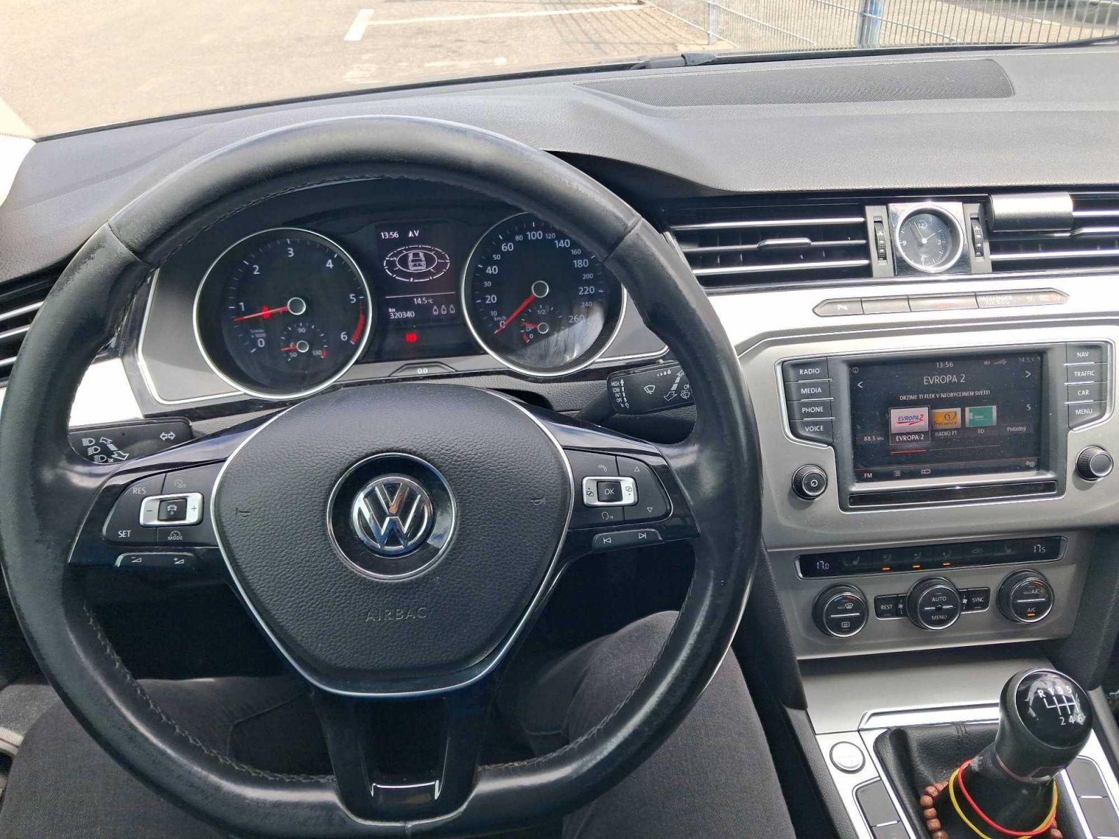 Volkswagen Passat, 2.0 TDI, Serv.kniha, Navi - fotka 3