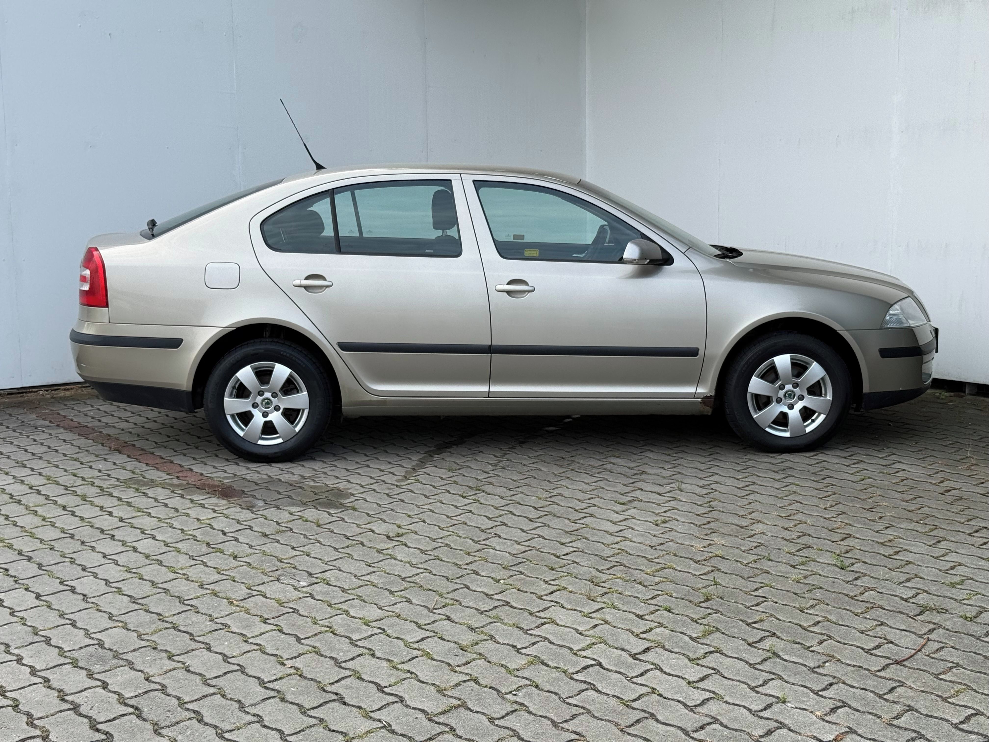 Škoda Octavia, 2,0 FSI / 110 kW Elegance - fotka 4