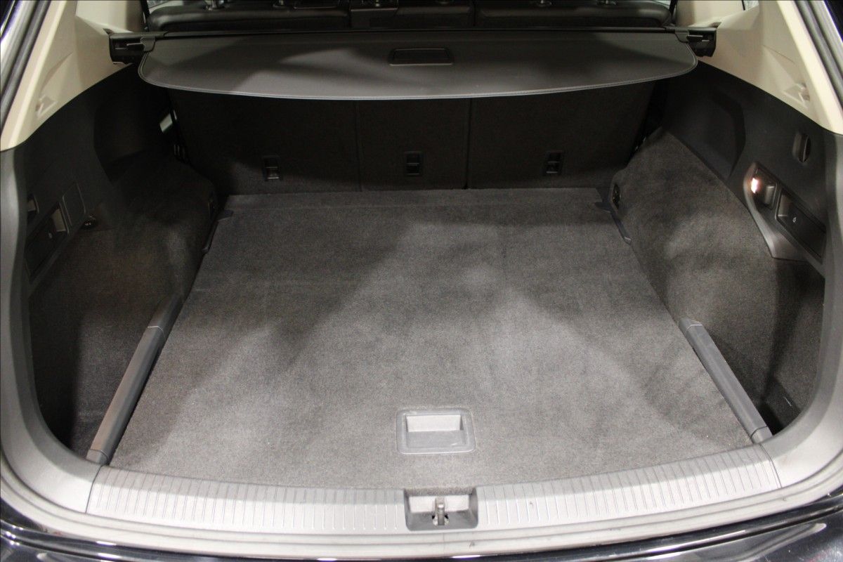 Volkswagen Tiguan Allspace, 2,0 TSI ALL 4M DSG R-LINE TOP - fotka 6
