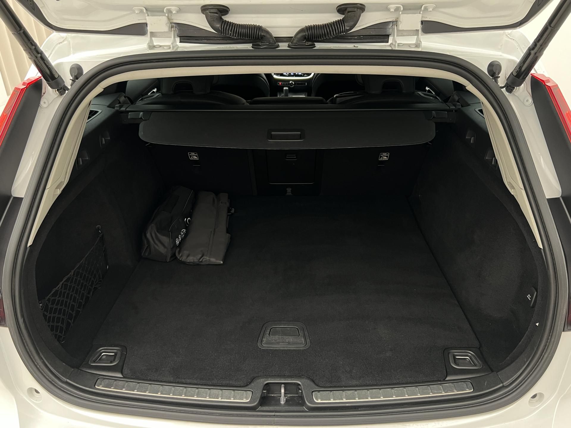 Volvo V60, CC B5 AWD PRO AUT - fotka 5