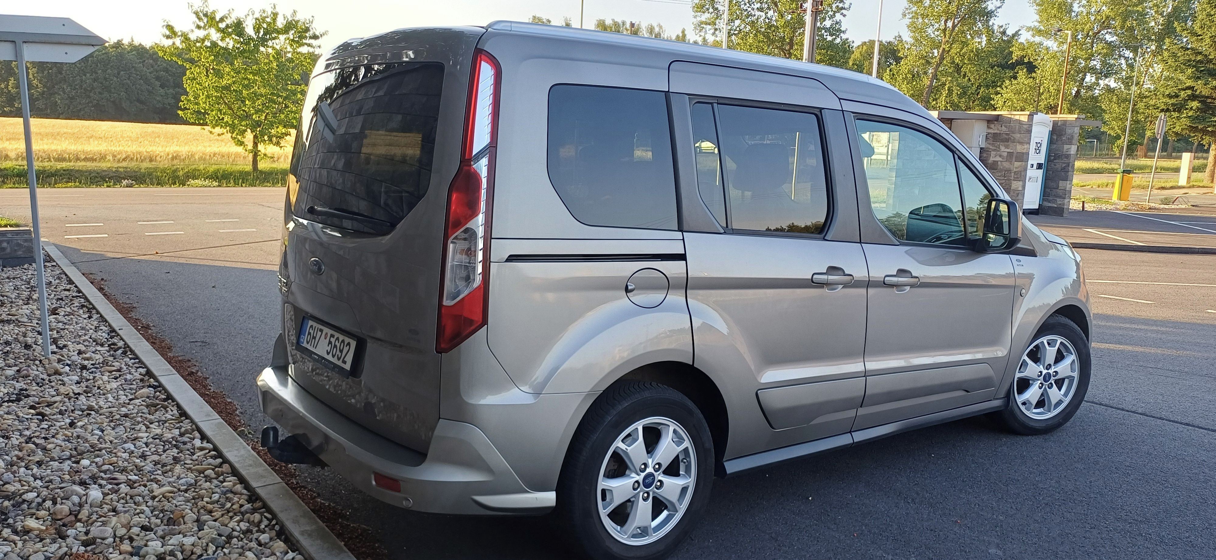 Ford Tourneo Connect, 1.5TDCI,88kW, tažné, ČR - fotka 4