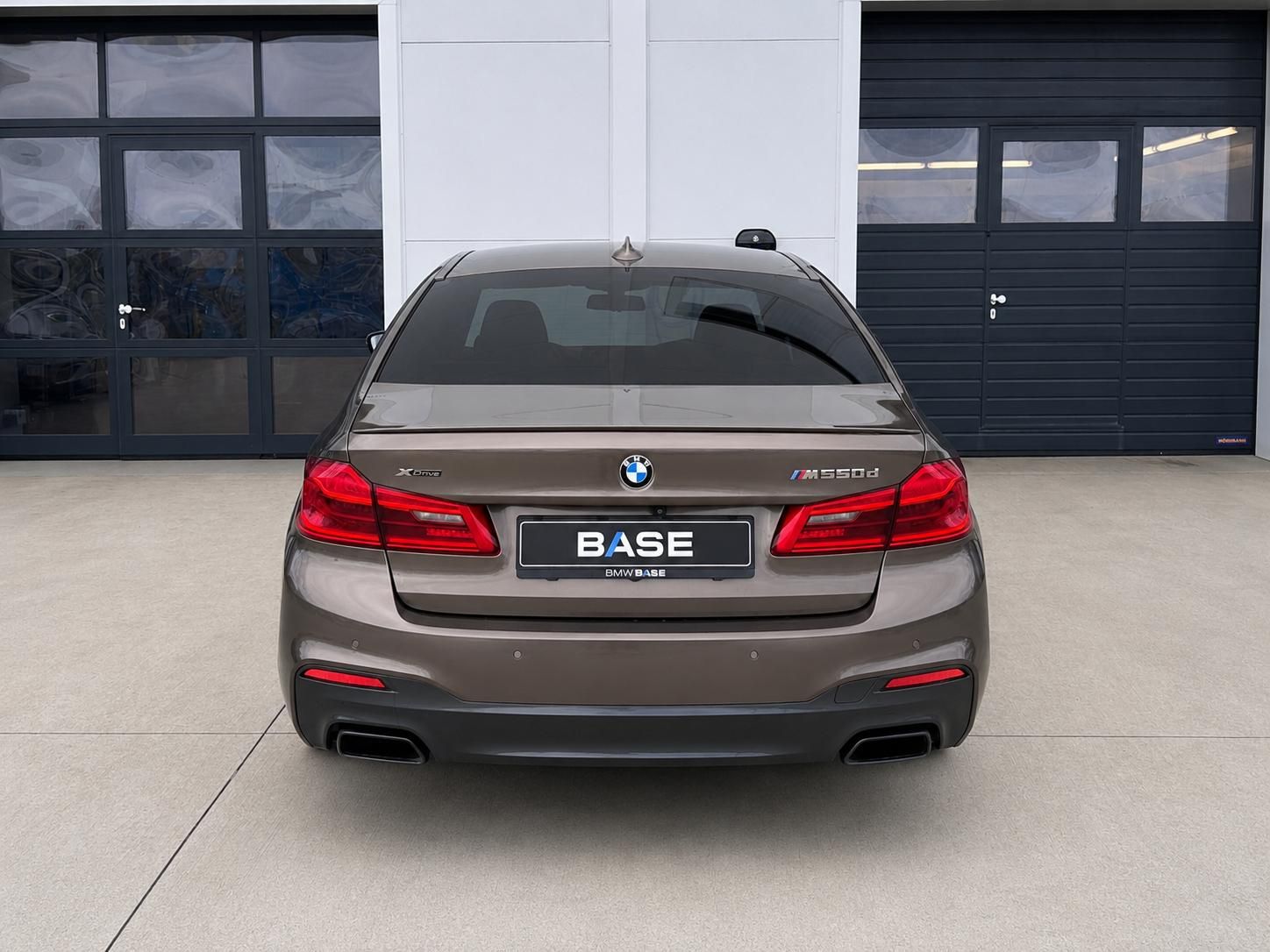 BMW Řada 5, M550d xDrive - fotka 5