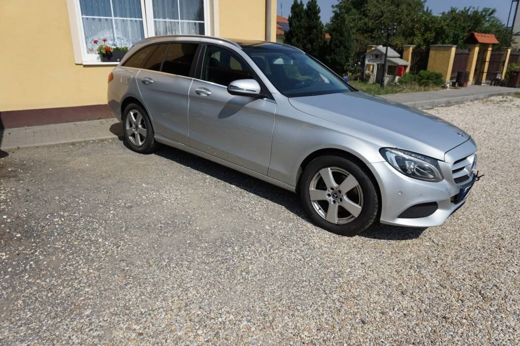 Mercedes-Benz Třídy C, C220  4 MATIC - fotka 2